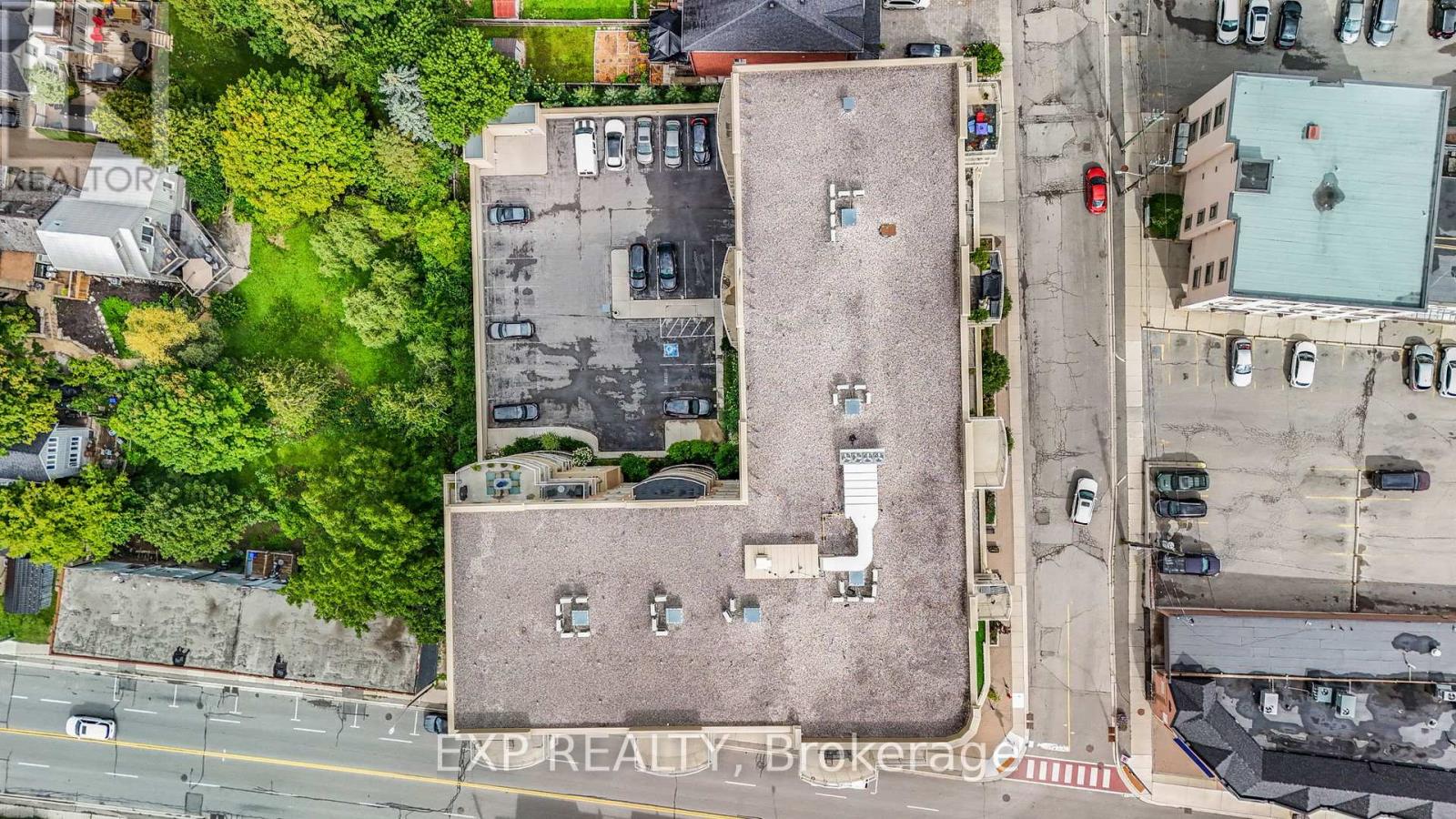 Photo 33 of 602 A 15277 Yonge Street, Aurora ON