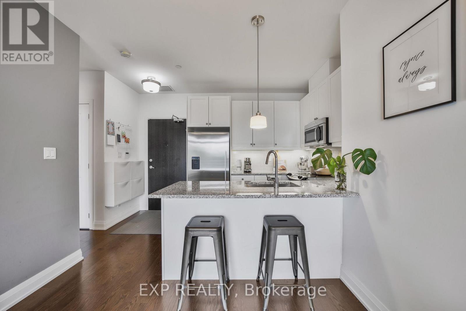 Photo 6 of 602 A 15277 Yonge Street, Aurora ON