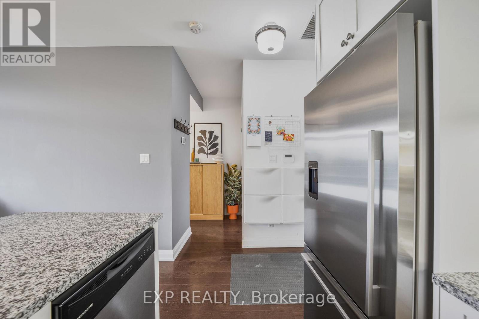 Photo 8 of 602 A 15277 Yonge Street, Aurora ON