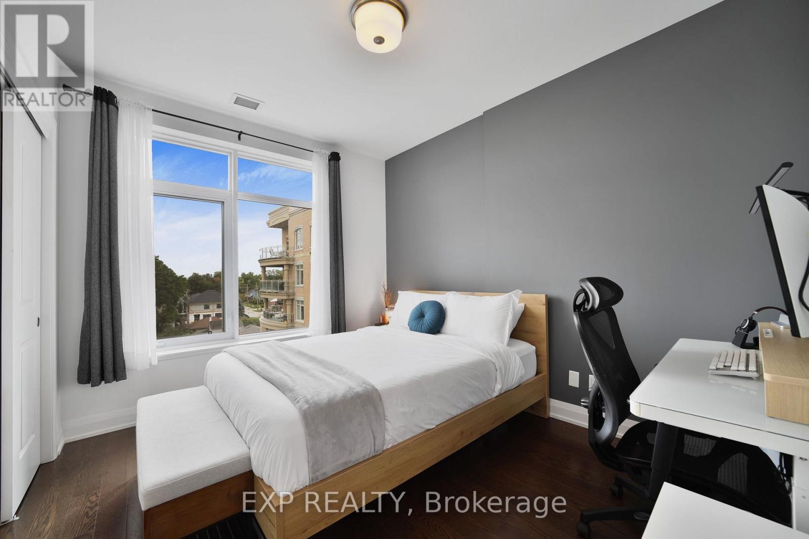 Photo 9 of 602 A 15277 Yonge Street, Aurora ON