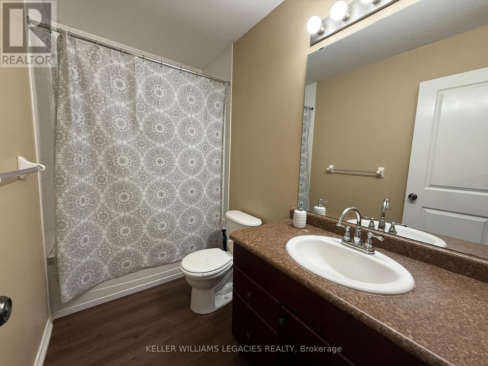 Photo 10 of 933 Zeller Crescent, Kitchener ON