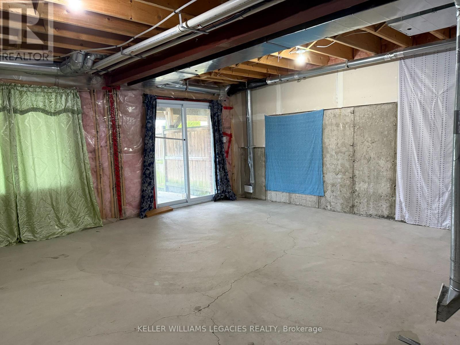 Photo 2 of 933 Zeller Crescent, Kitchener ON