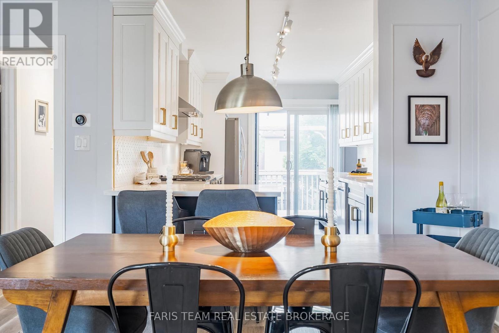 Photo 7 of 16 Athabaska Road, Barrie ON