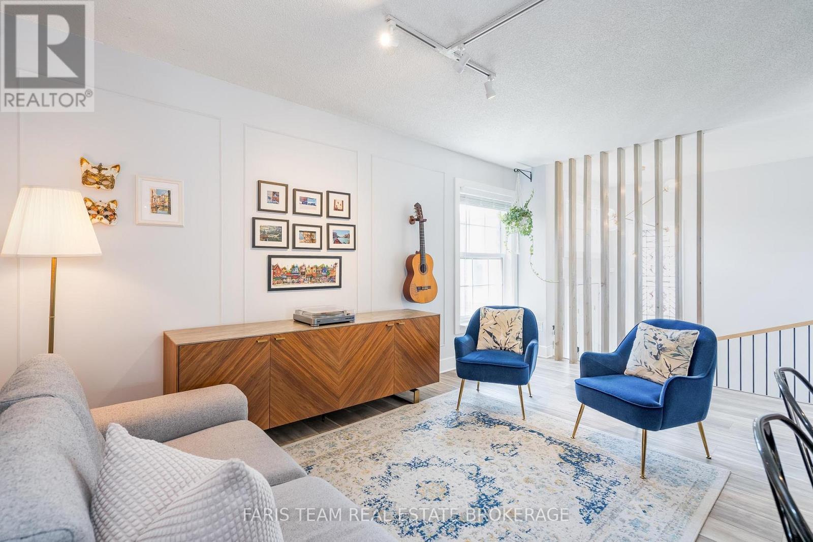 Photo 14 of 16 Athabaska Road, Barrie ON