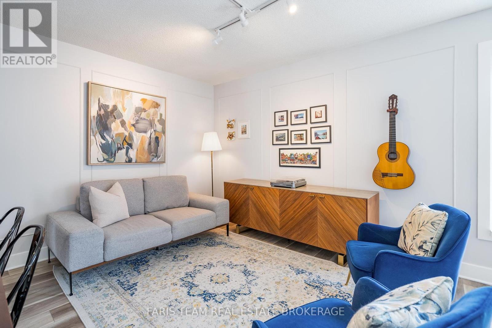 Photo 33 of 16 Athabaska Road, Barrie ON