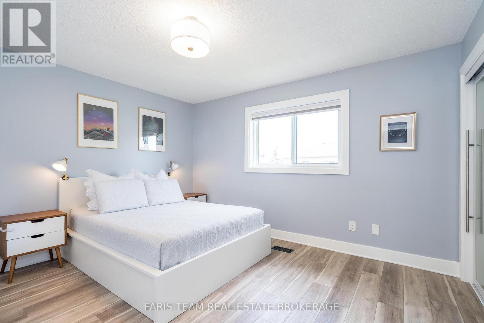 Photo 20 of 16 Athabaska Road, Barrie ON