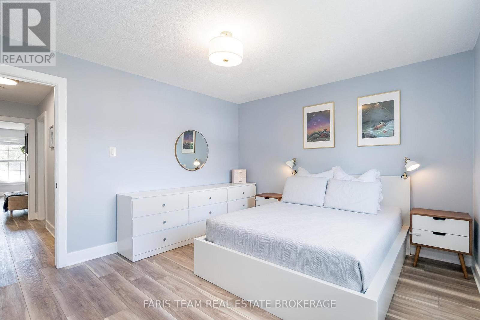 Photo 2 of 16 Athabaska Road, Barrie ON