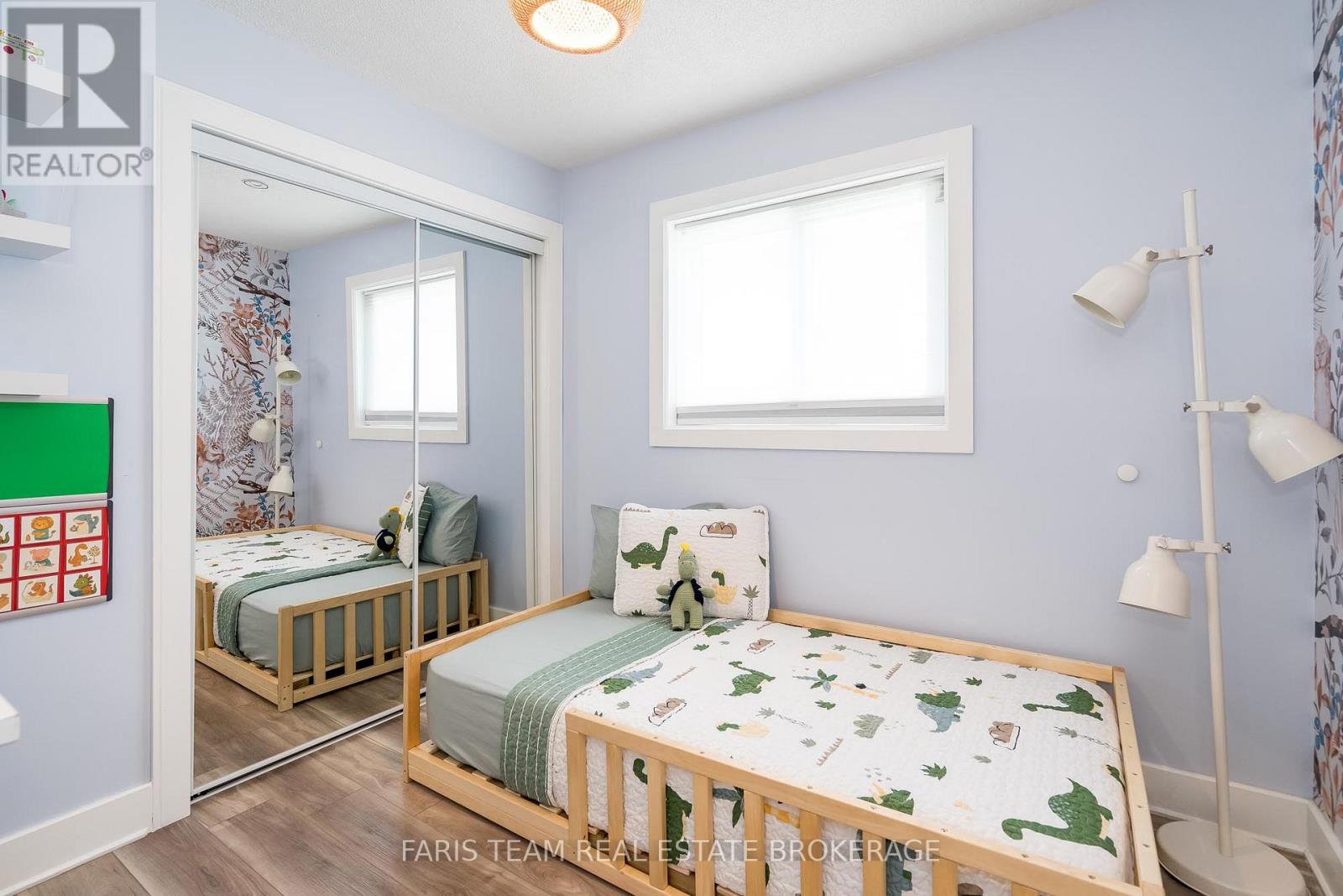 Photo 10 of 16 Athabaska Road, Barrie ON