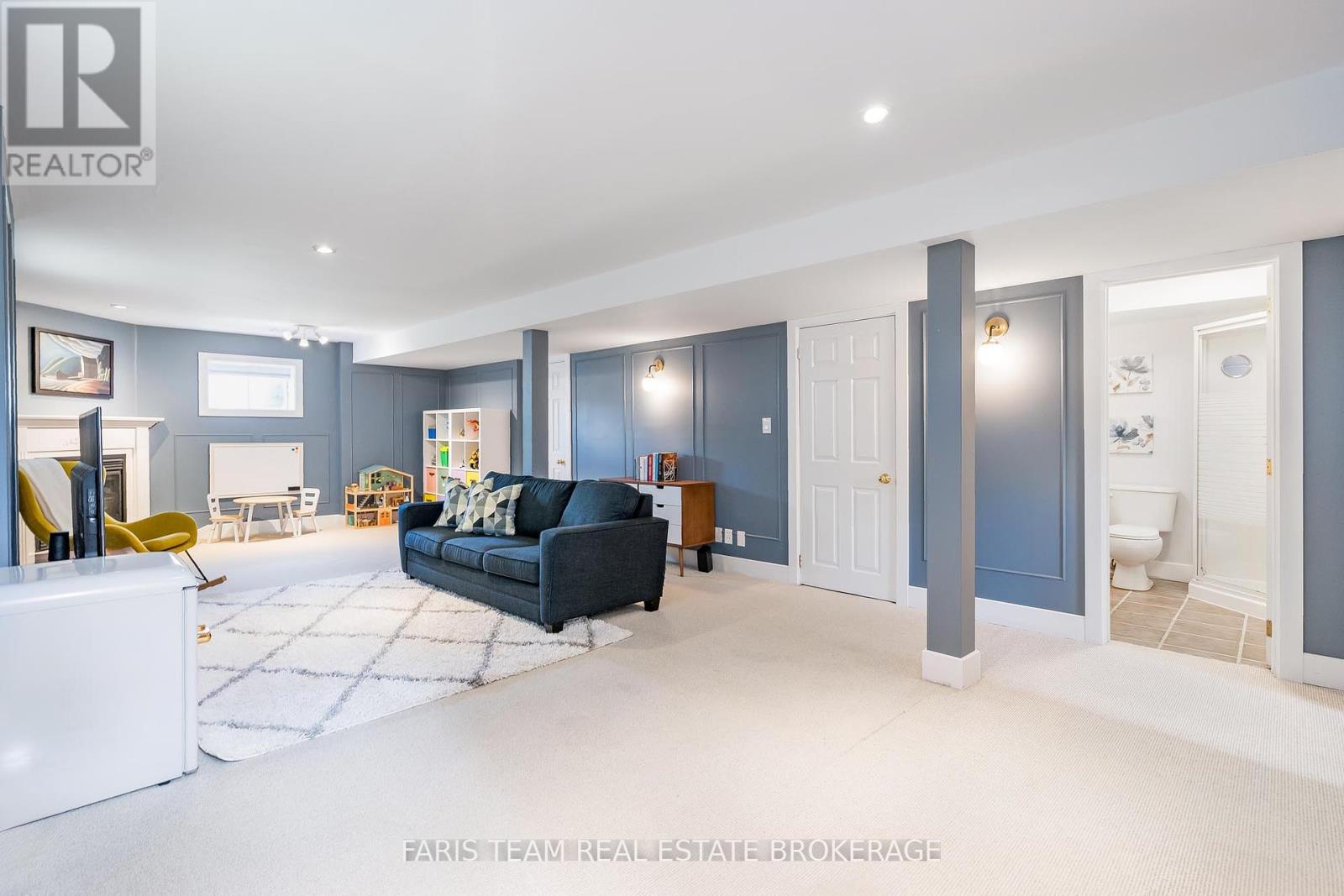 Photo 3 of 16 Athabaska Road, Barrie ON