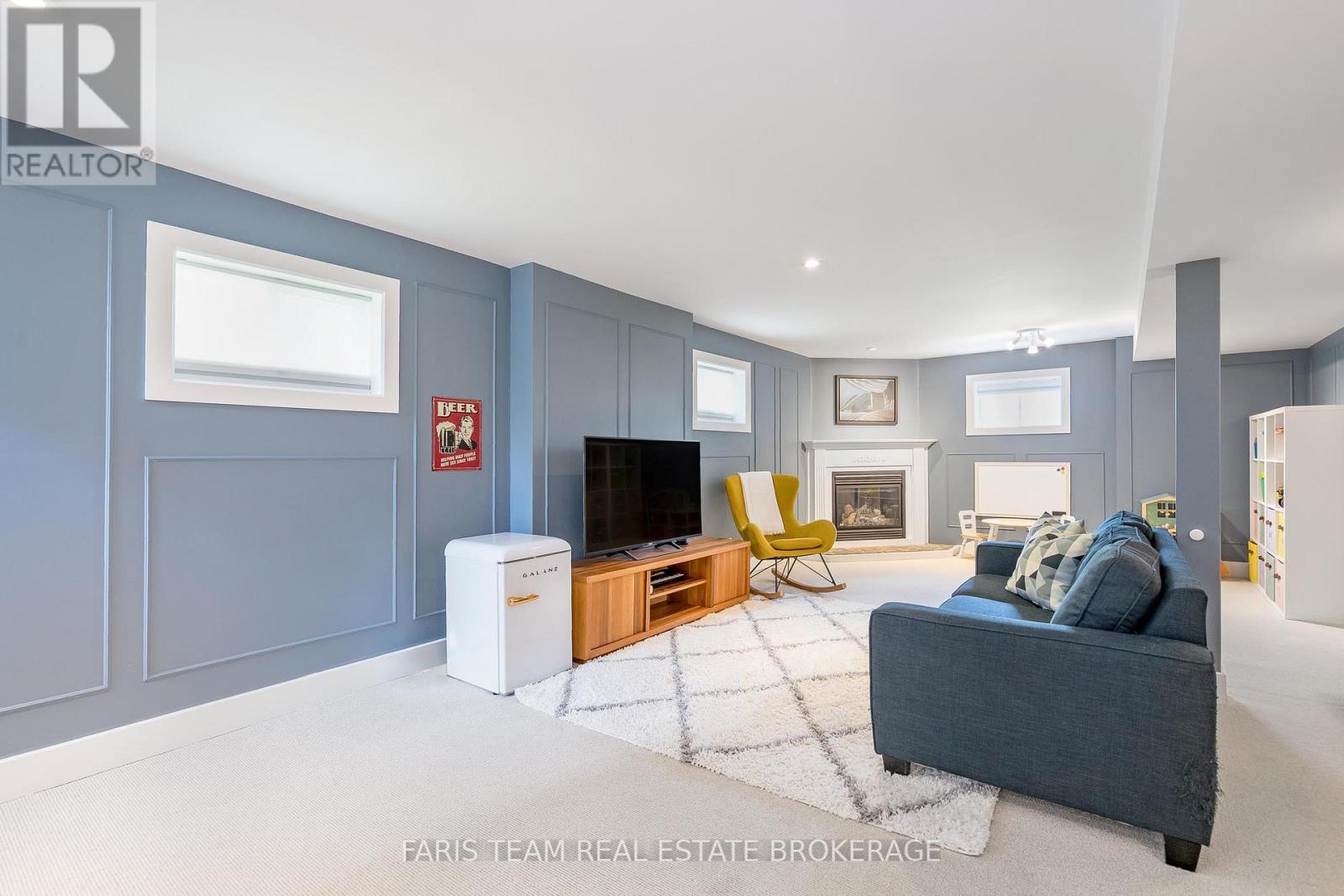 Photo 8 of 16 Athabaska Road, Barrie ON
