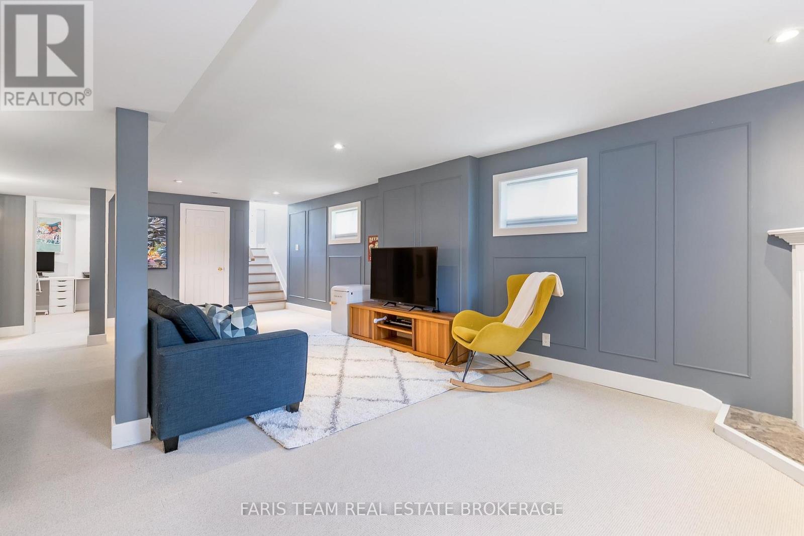 Photo 5 of 16 Athabaska Road, Barrie ON