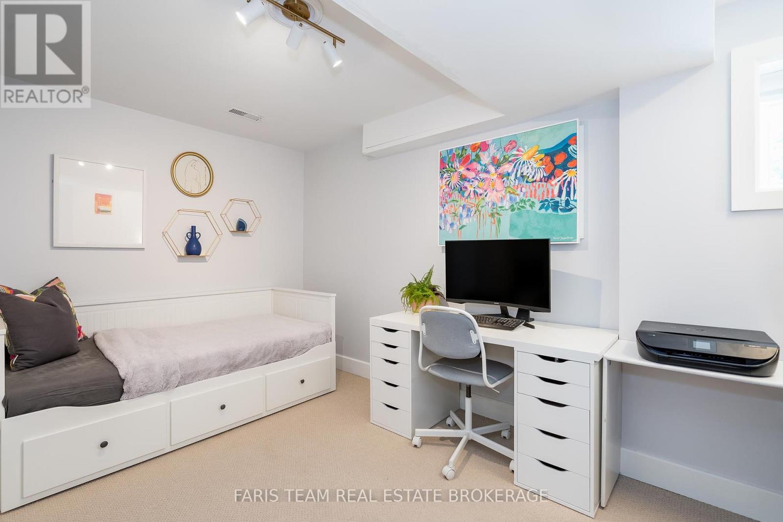 Photo 13 of 16 Athabaska Road, Barrie ON