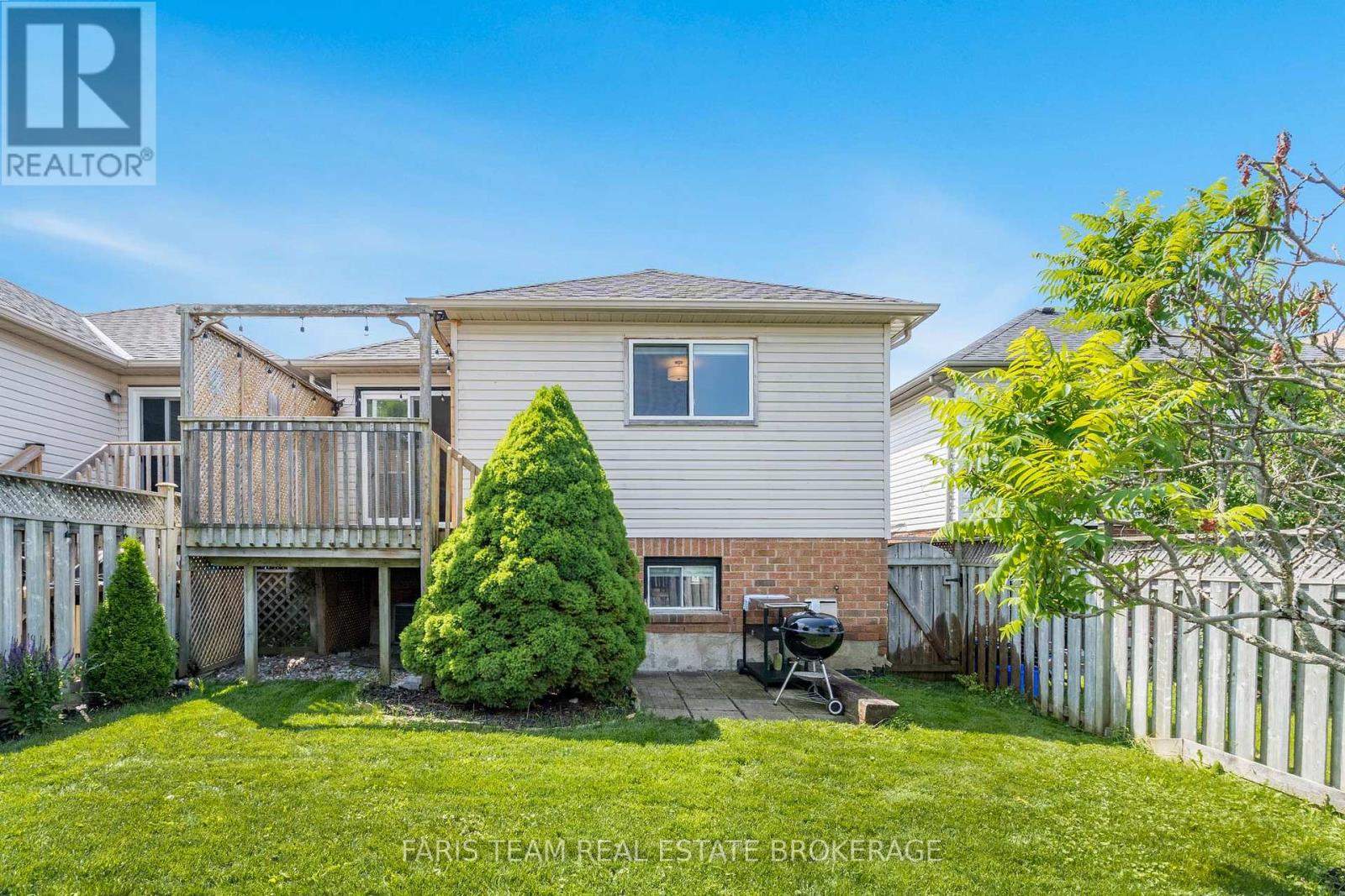 Photo 32 of 16 Athabaska Road, Barrie ON