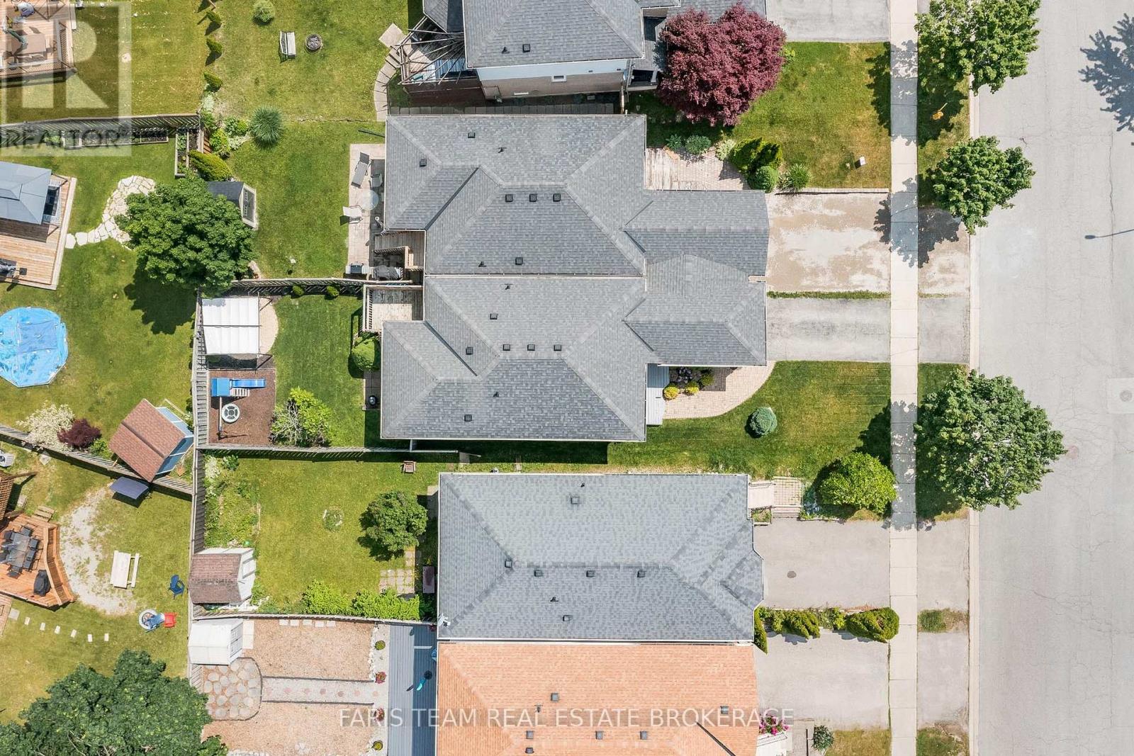 Photo 1 of 16 Athabaska Road, Barrie ON