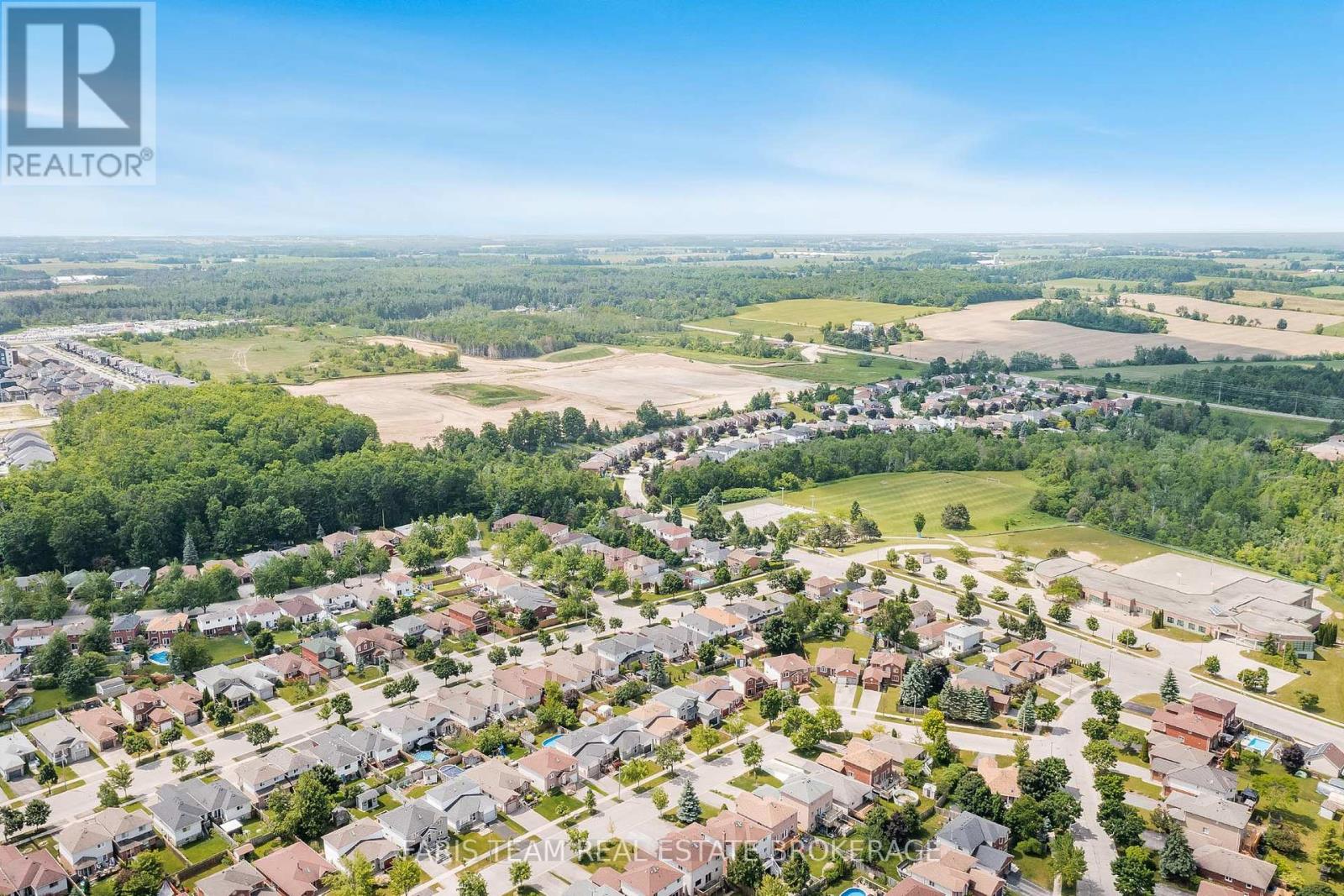 Photo 31 of 16 Athabaska Road, Barrie ON
