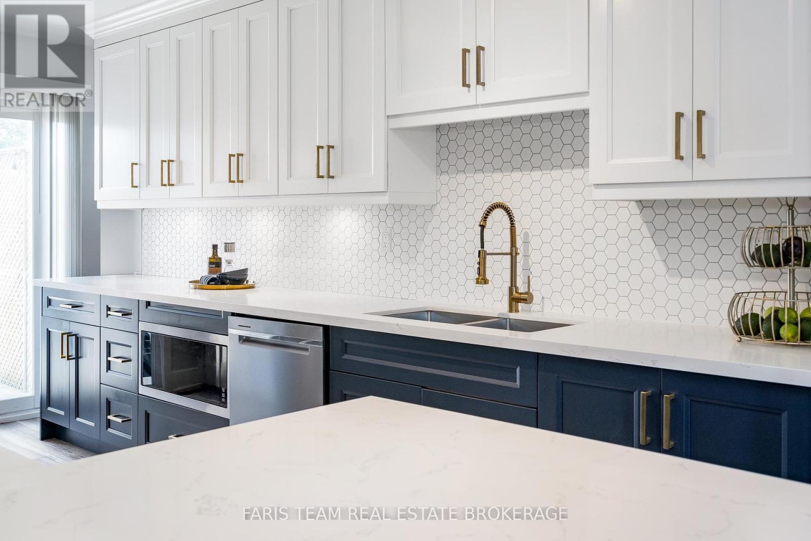 Photo 9 of 16 Athabaska Road, Barrie ON