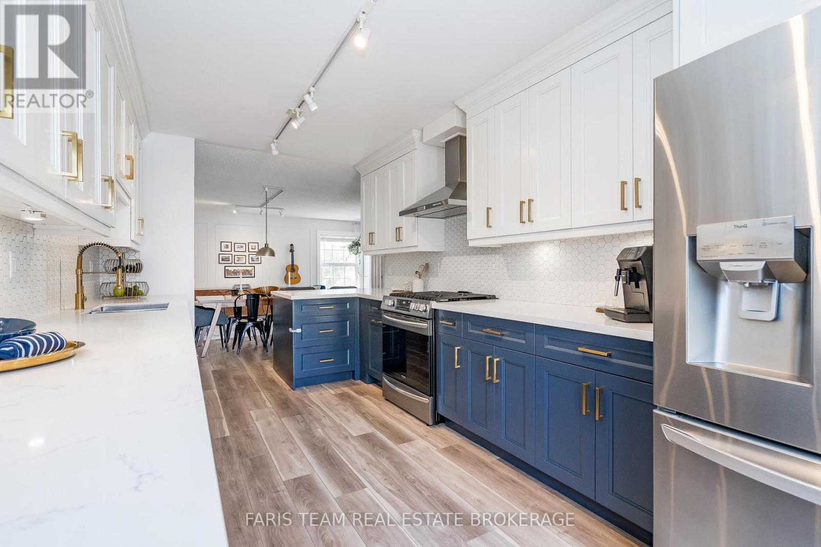 Photo 28 of 16 Athabaska Road, Barrie ON