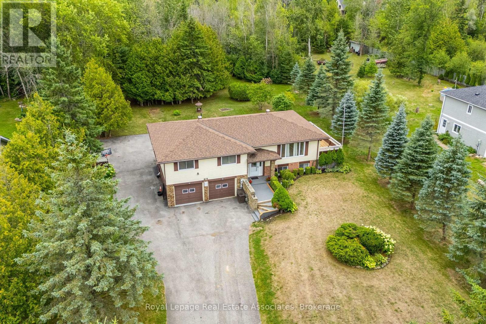 Photo 4 of 69 George Avenue, Wasaga Beach ON