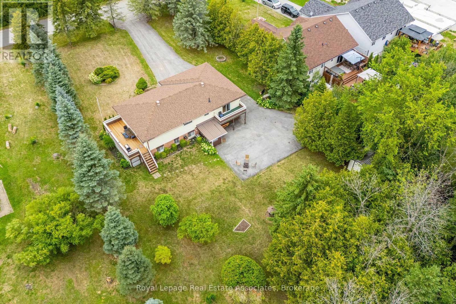 Photo 6 of 69 George Avenue, Wasaga Beach ON