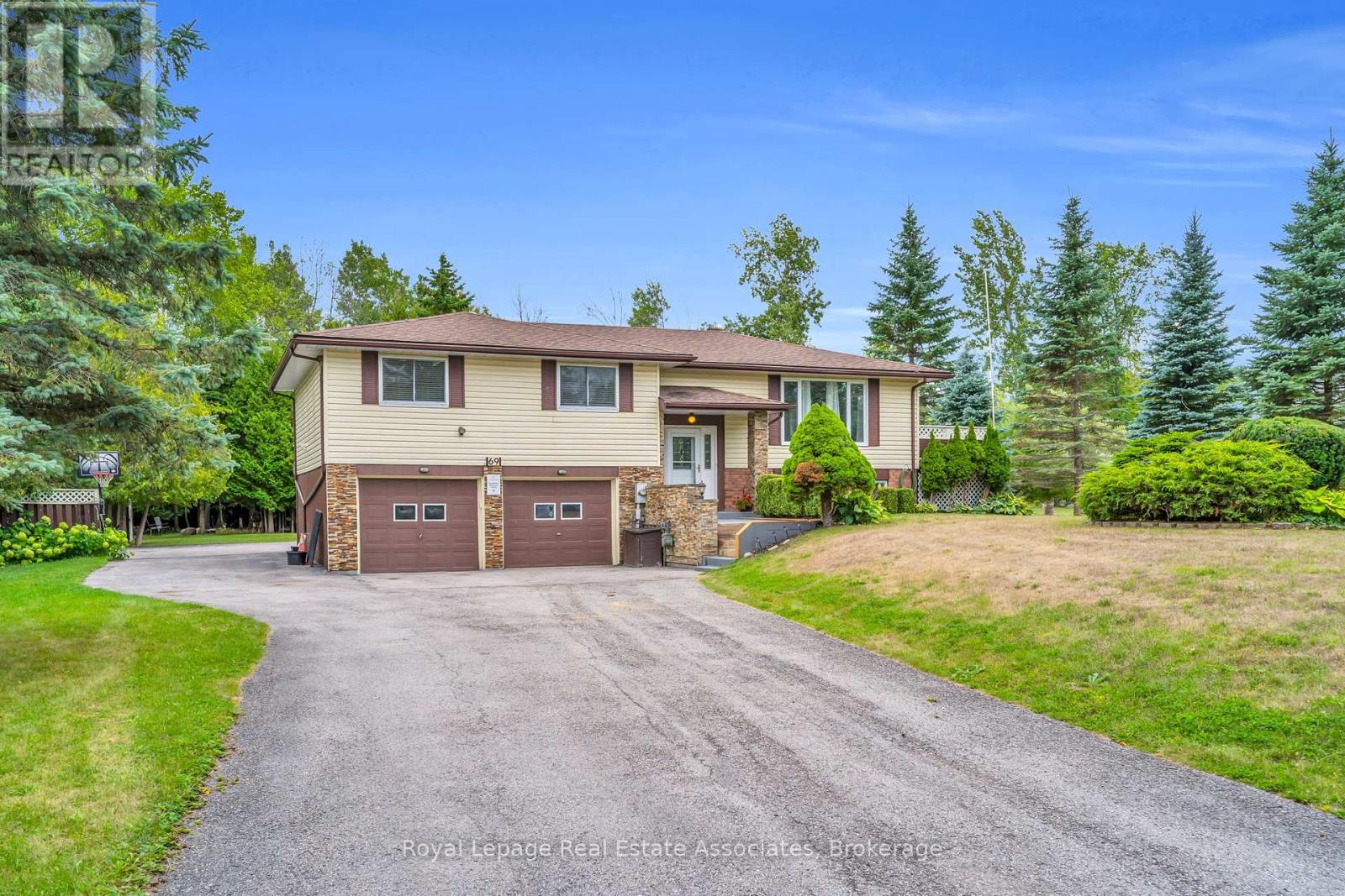 Photo 7 of 69 George Avenue, Wasaga Beach ON