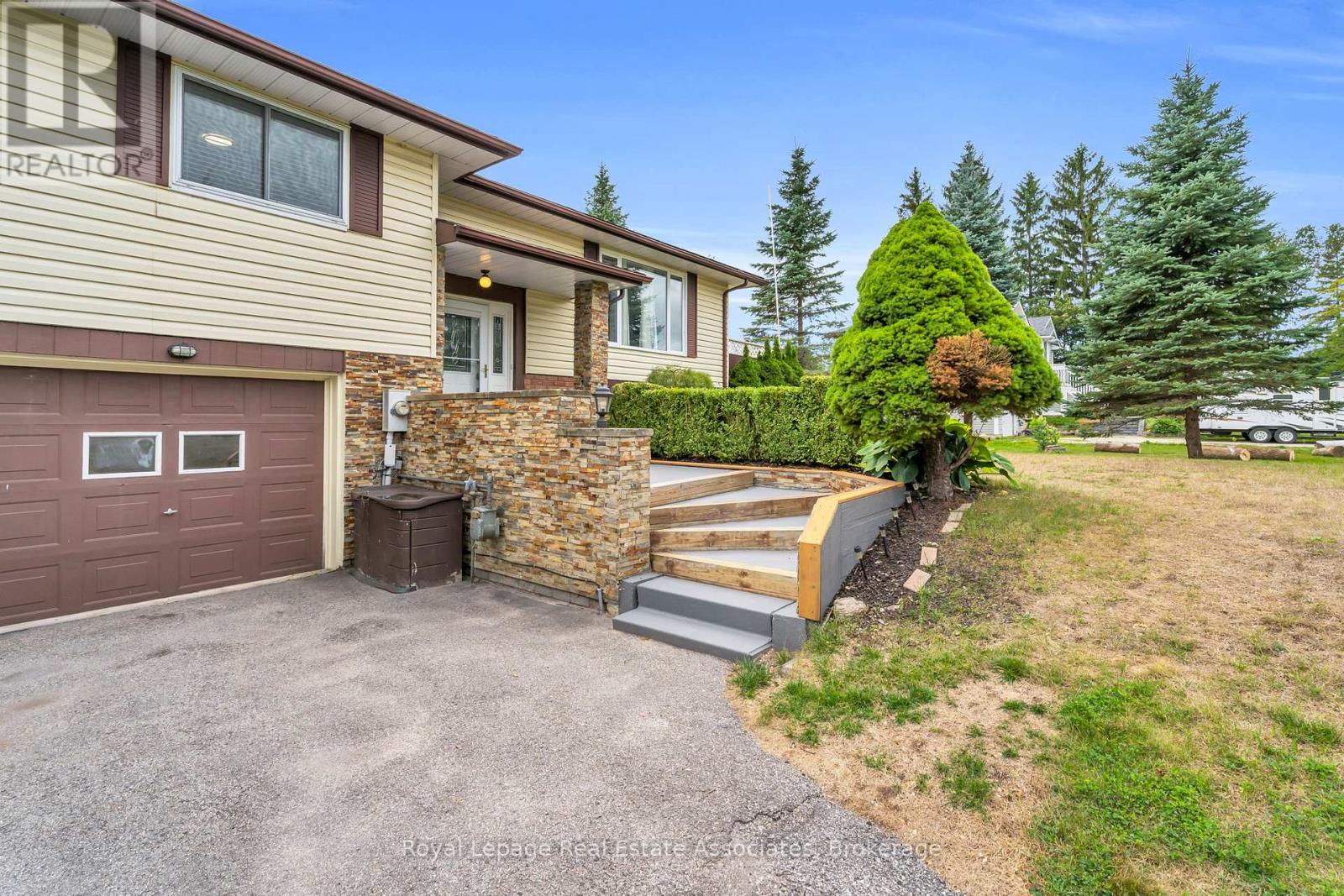 Photo 8 of 69 George Avenue, Wasaga Beach ON