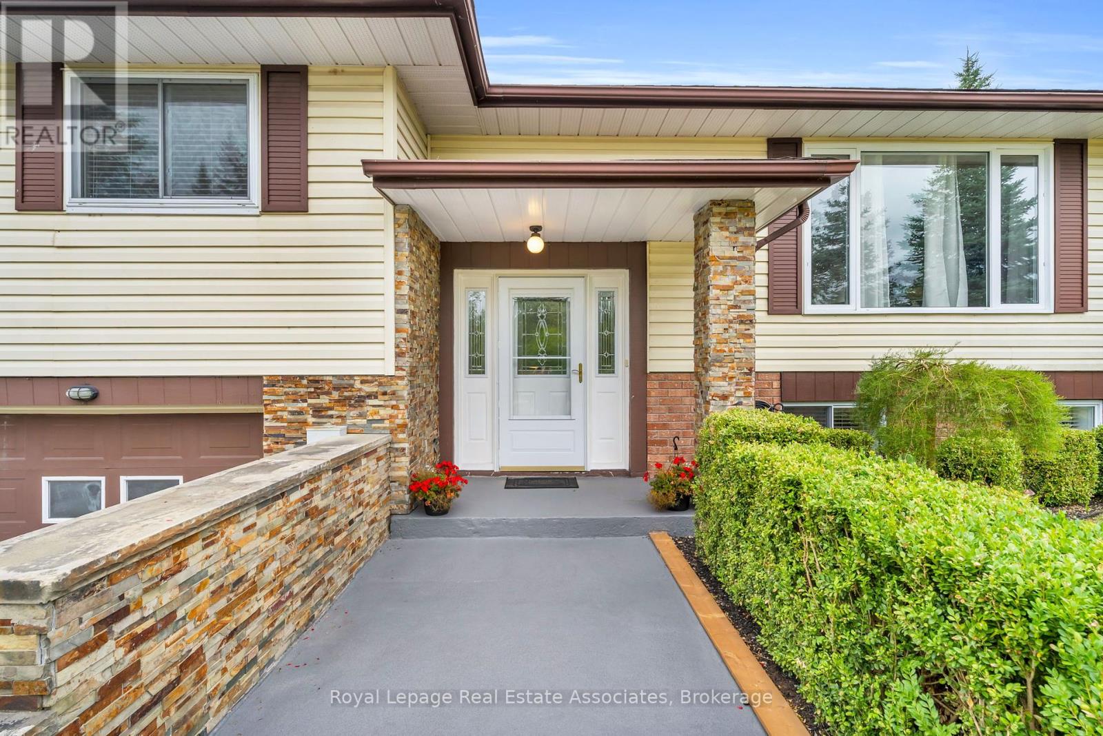Photo 9 of 69 George Avenue, Wasaga Beach ON