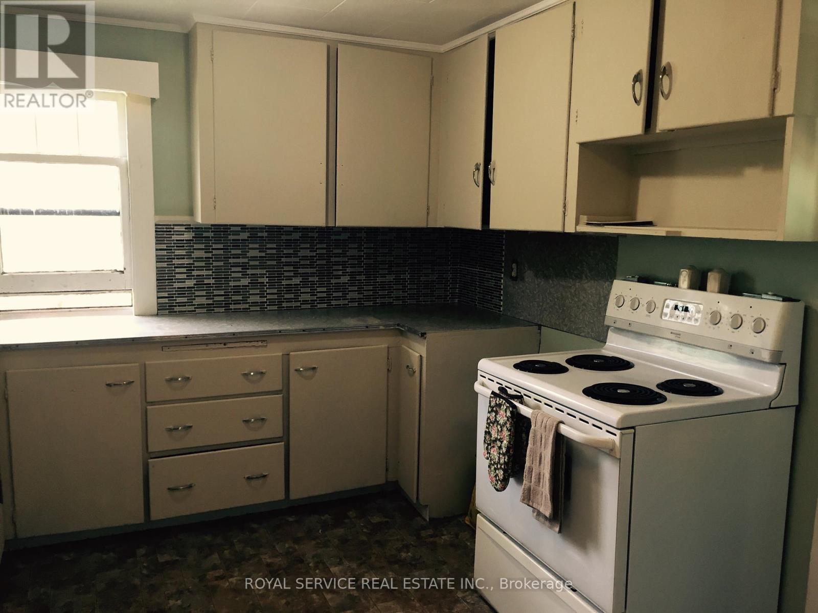 Photo 8 of 5418 Lakeshore Drive, Hamilton Township ON