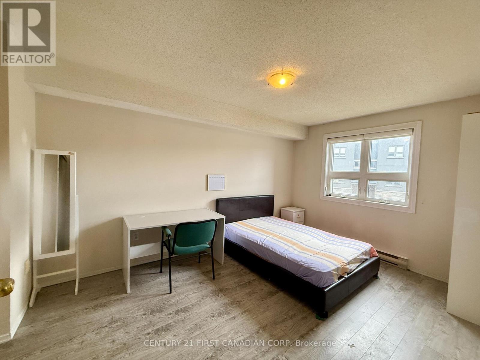 Photo 6 of 210 9 Jacksway Crescent, London North ON