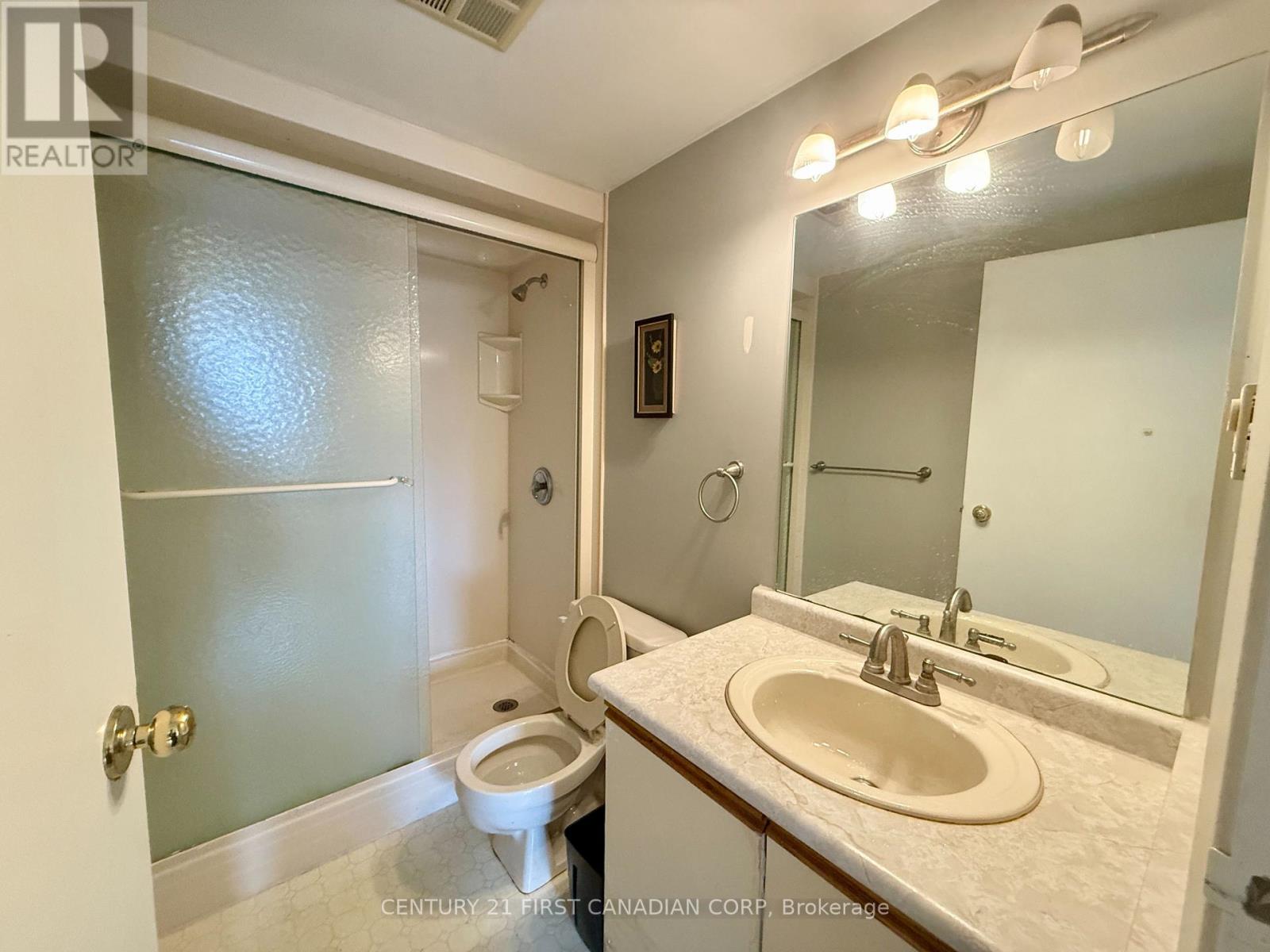 Photo 8 of 210 9 Jacksway Crescent, London North ON