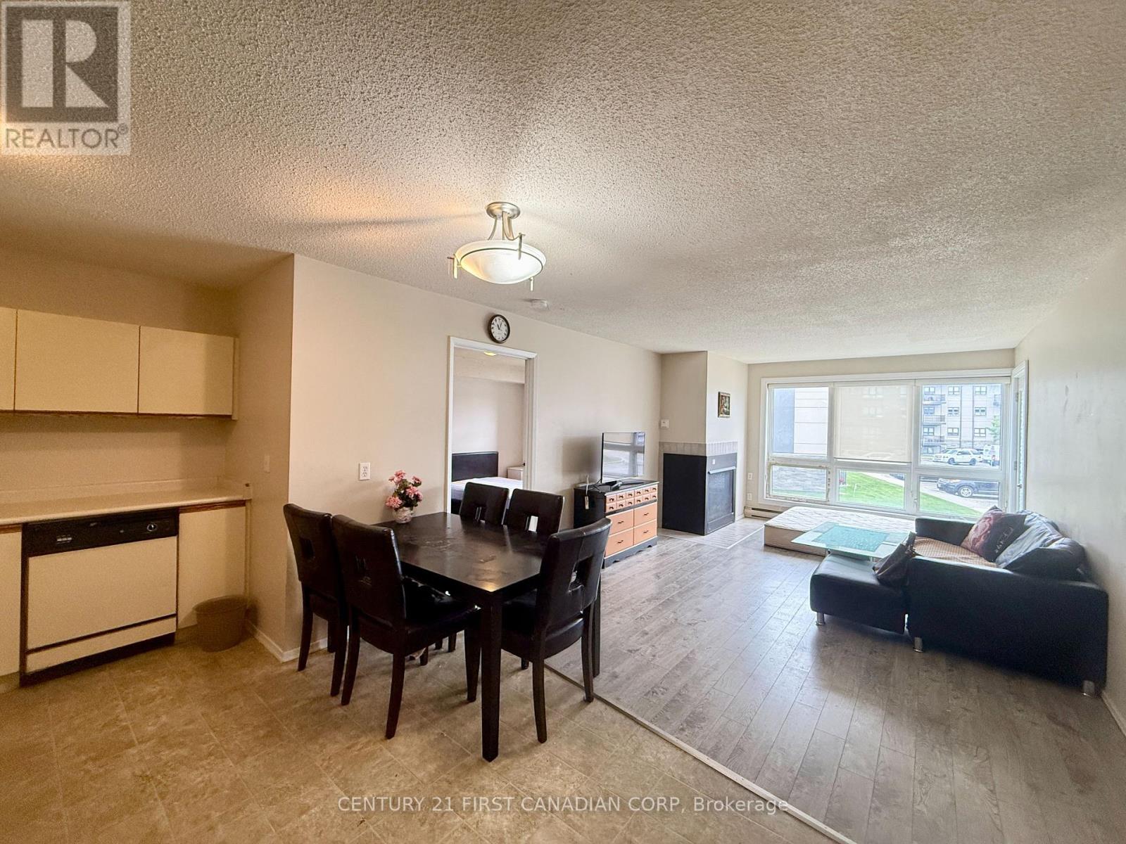 Photo 14 of 210 9 Jacksway Crescent, London North ON