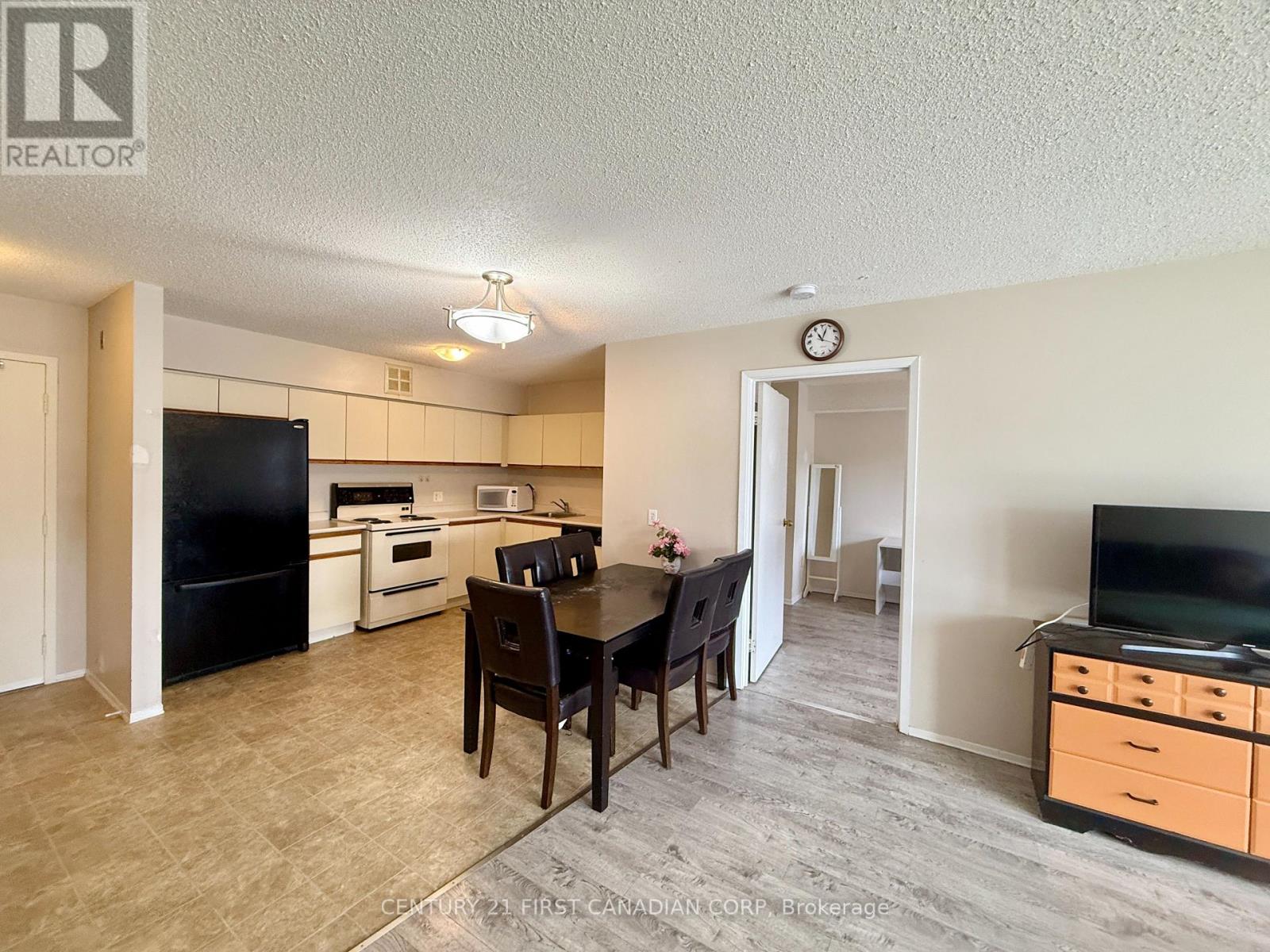 Photo 13 of 210 9 Jacksway Crescent, London North ON