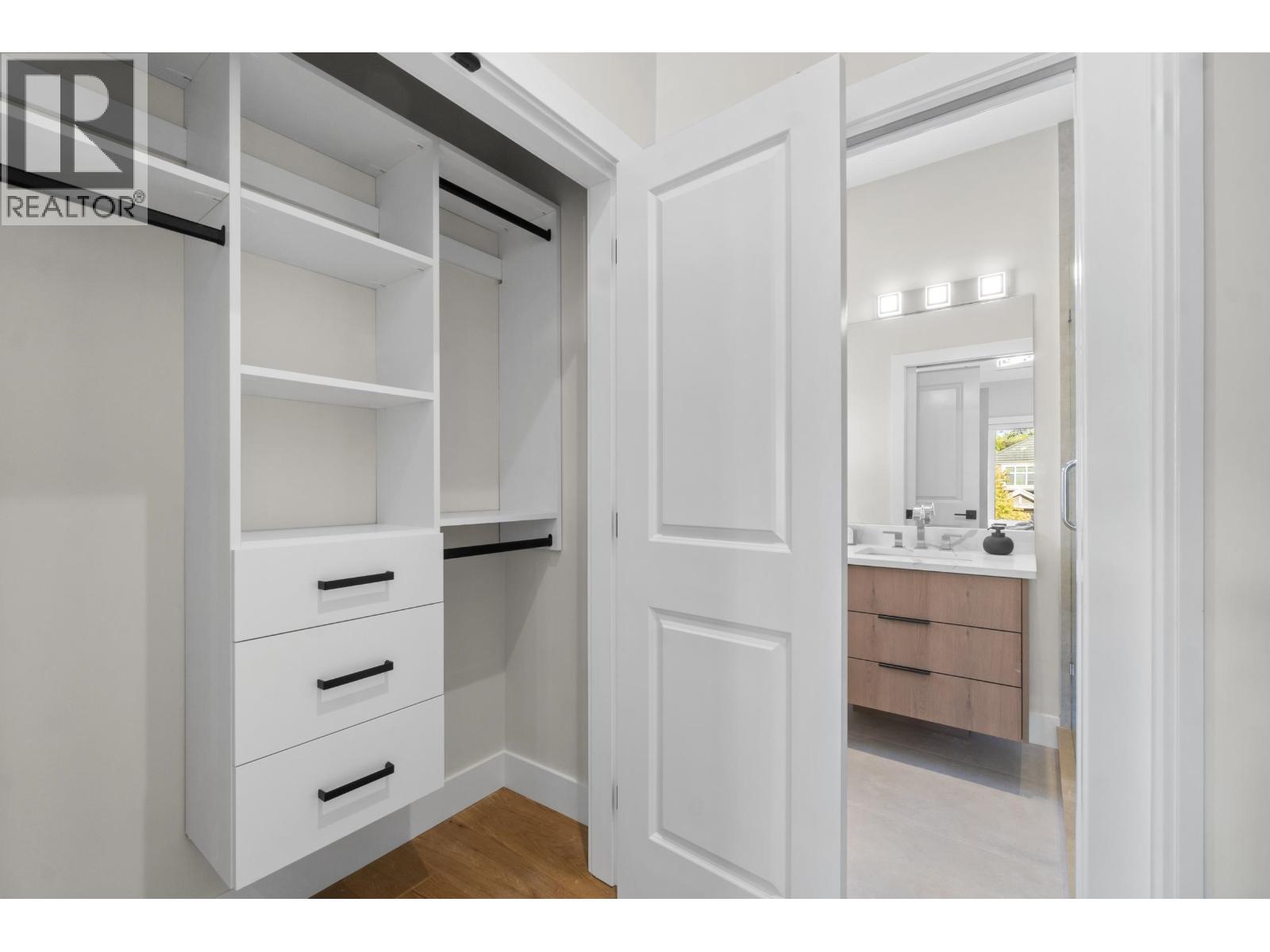 Photo 6 of 40 E 46 Avenue, Vancouver BC