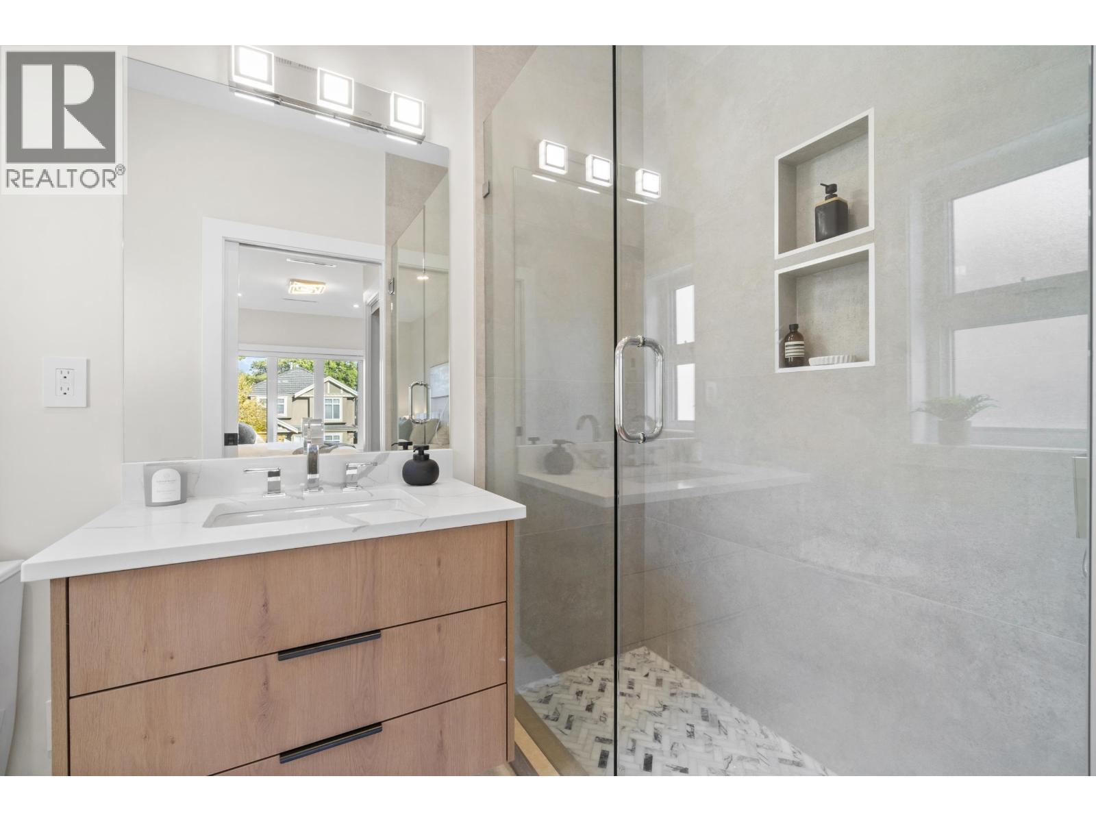 Photo 8 of 40 E 46 Avenue, Vancouver BC