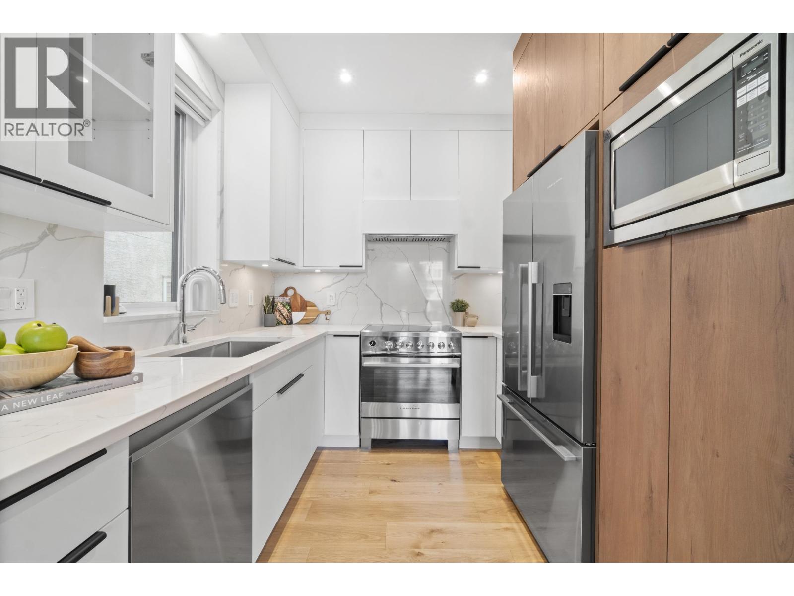 Photo 12 of 40 E 46 Avenue, Vancouver BC