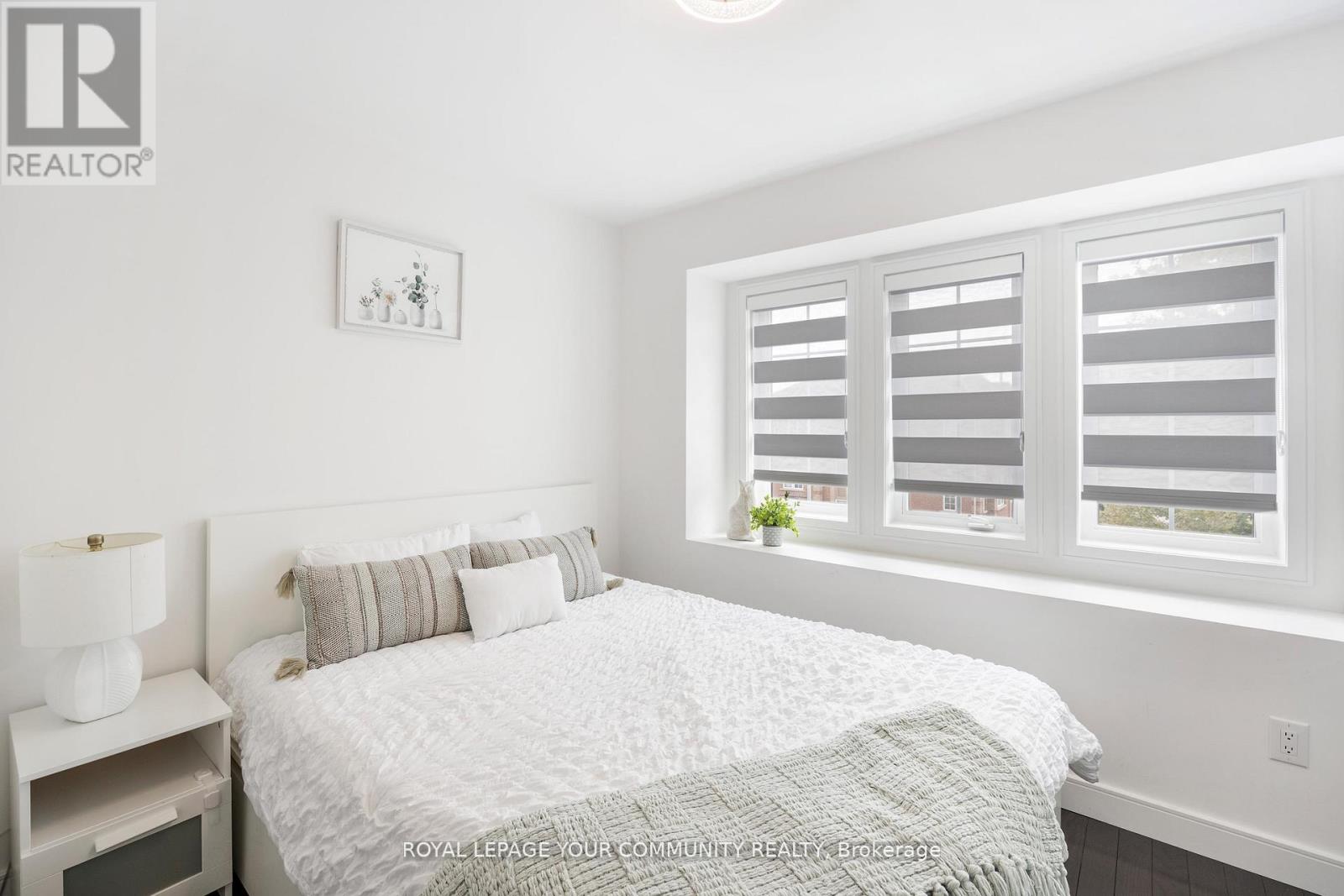 Photo 35 of 17 3020 Cedarglen Gate, Mississauga ON