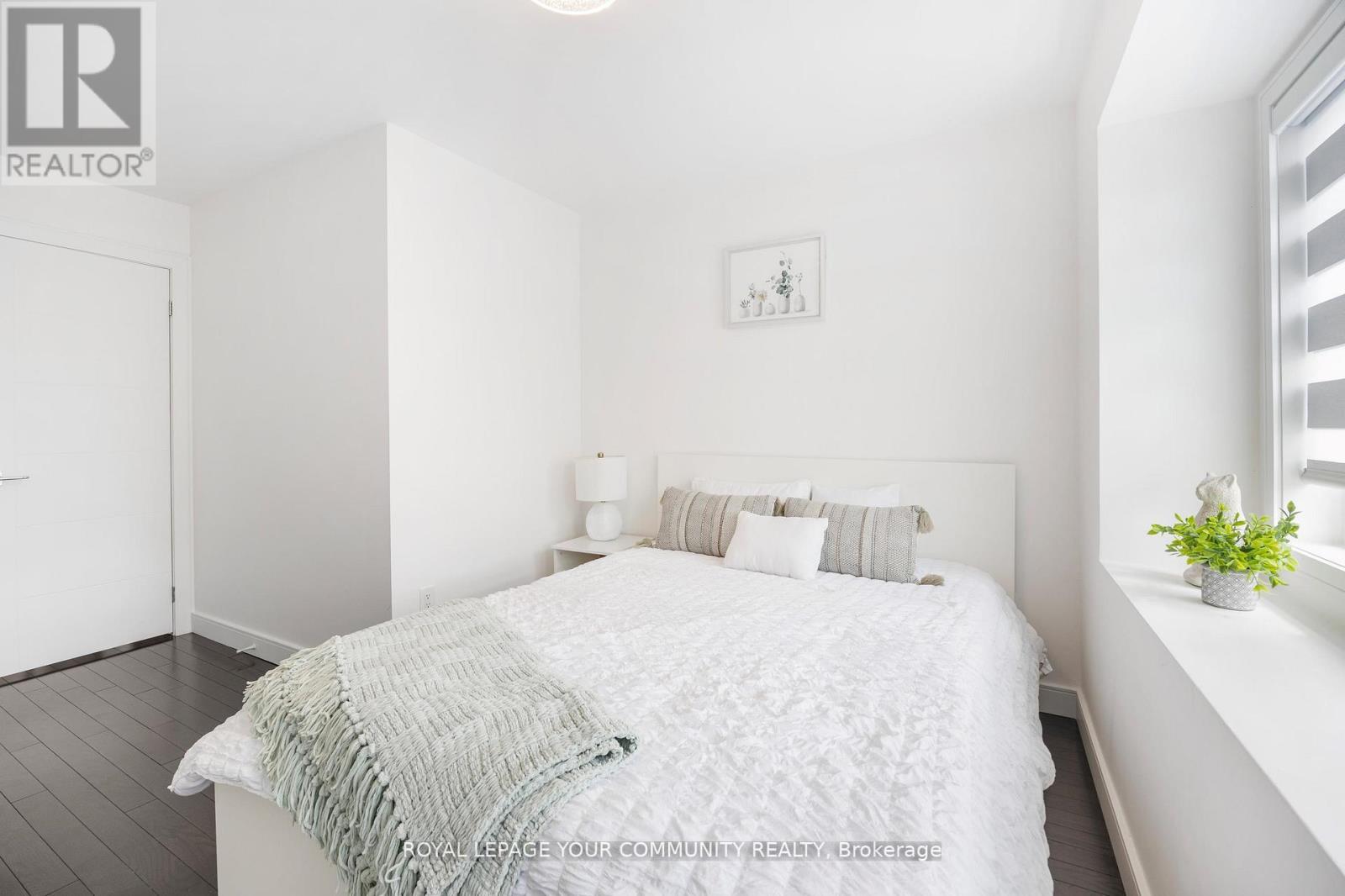 Photo 31 of 17 3020 Cedarglen Gate, Mississauga ON