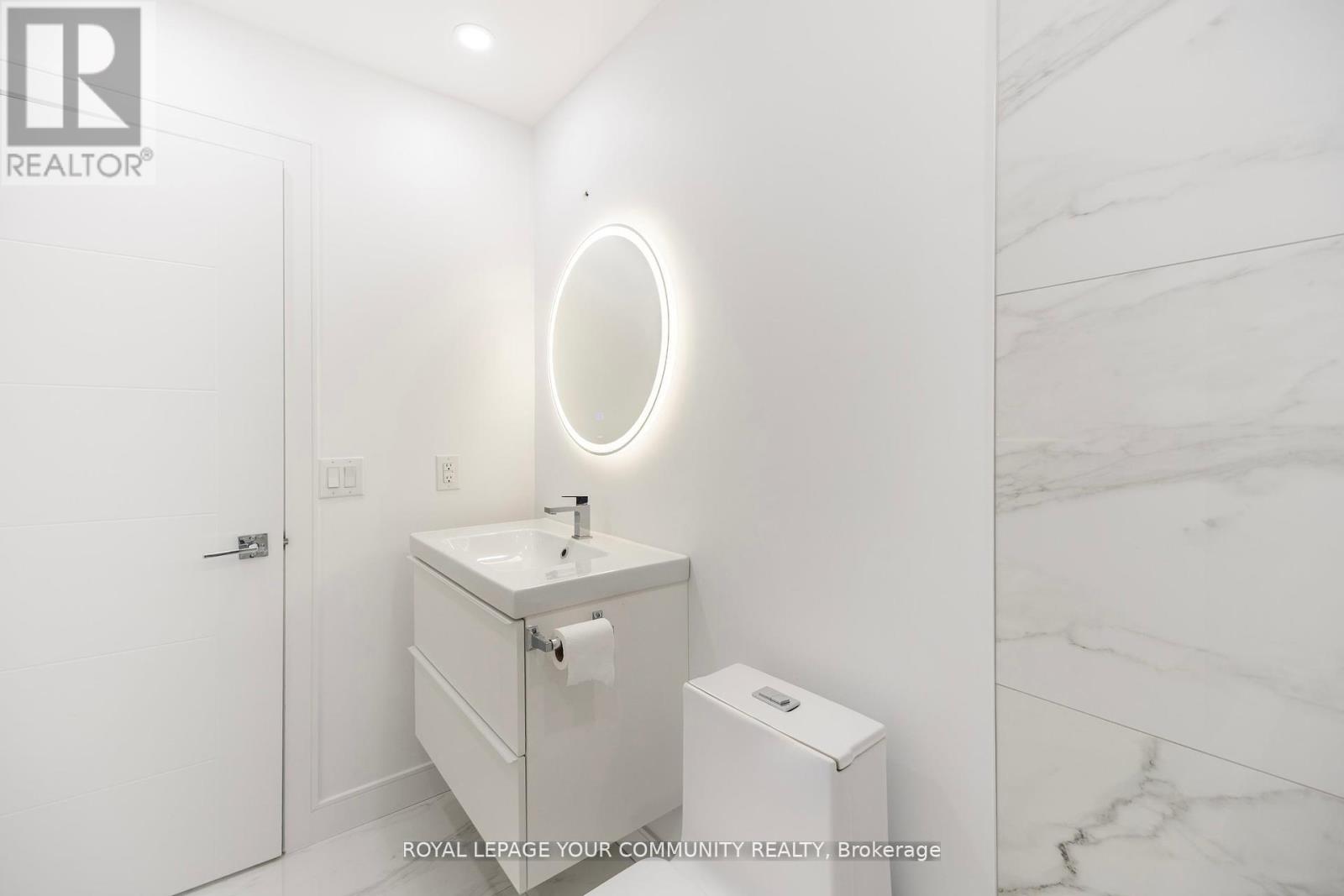 Photo 37 of 17 3020 Cedarglen Gate, Mississauga ON