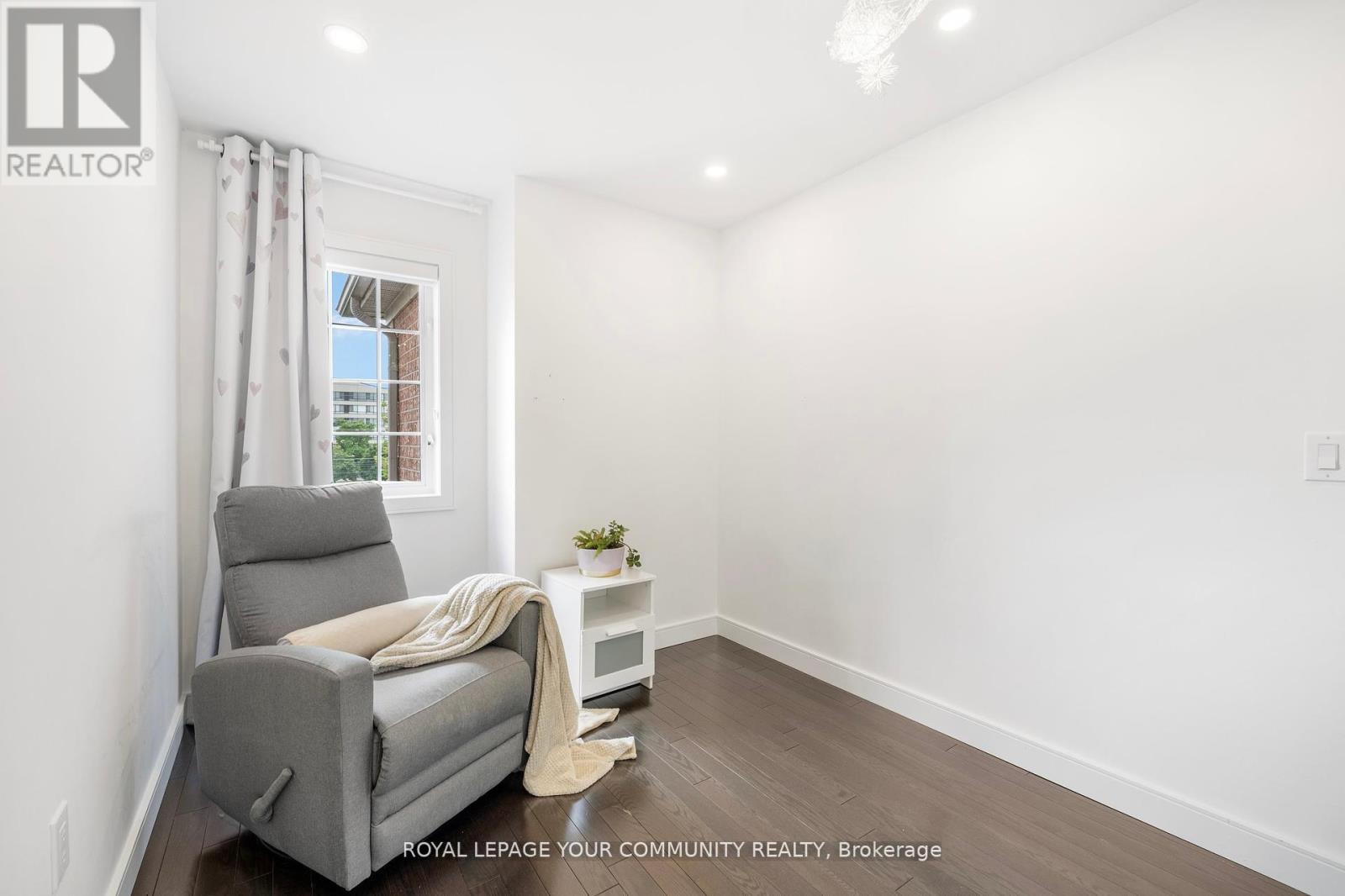 Photo 30 of 17 3020 Cedarglen Gate, Mississauga ON