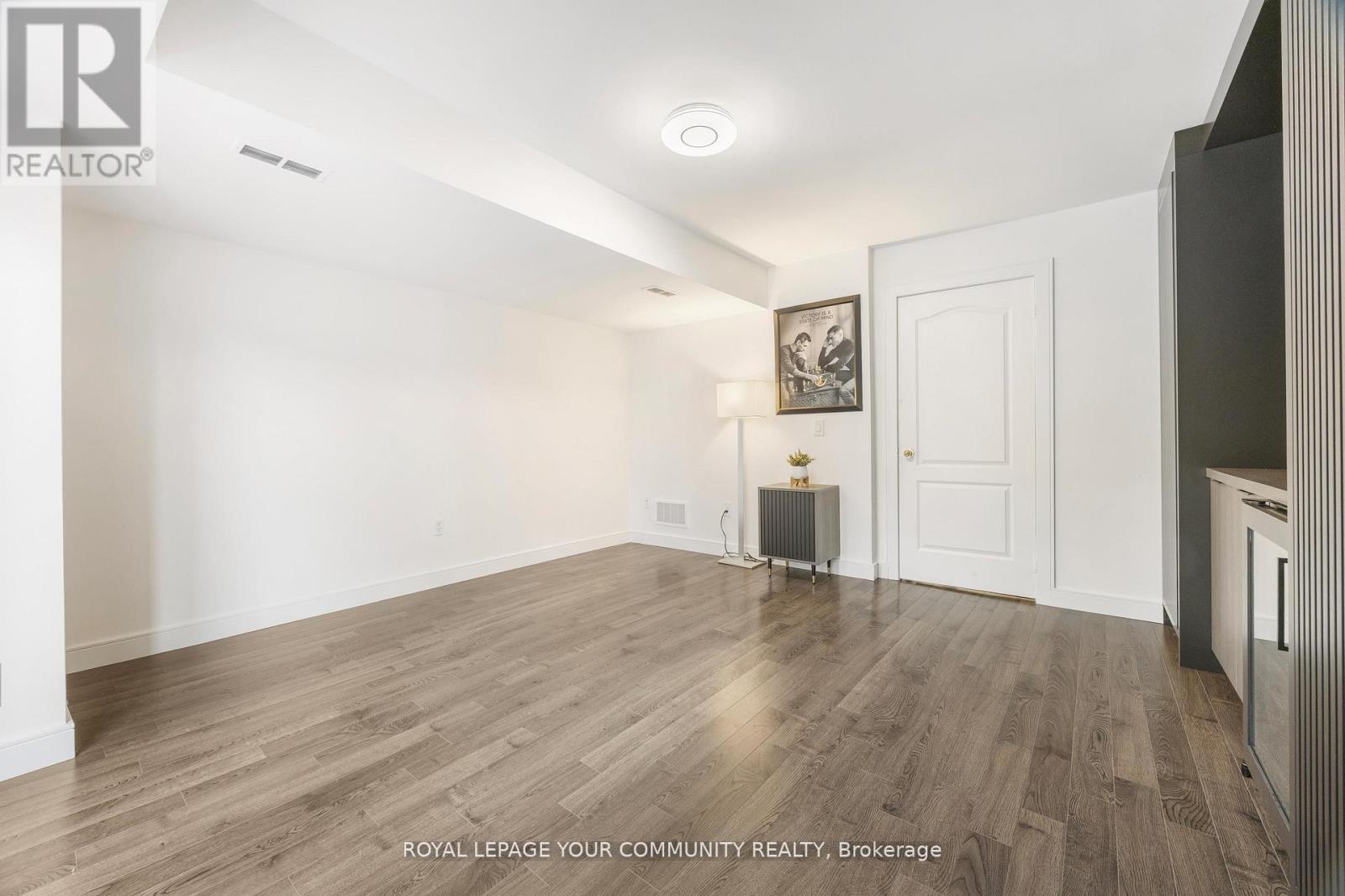 Photo 18 of 17 3020 Cedarglen Gate, Mississauga ON