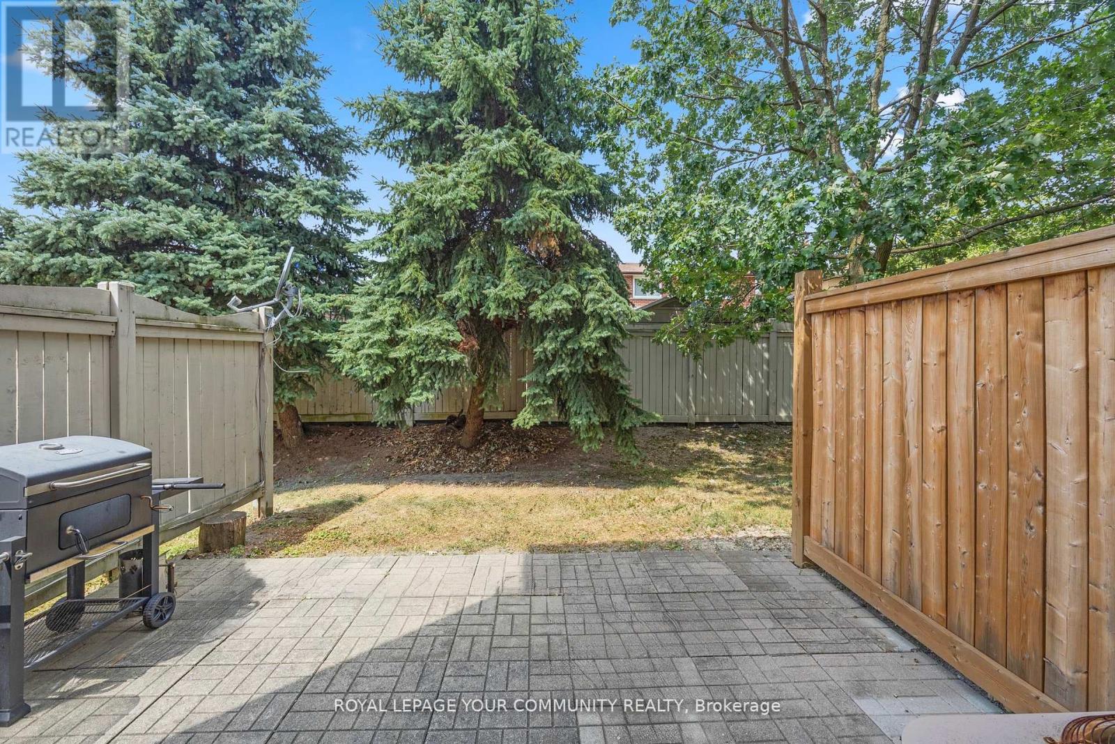 Photo 3 of 17 3020 Cedarglen Gate, Mississauga ON