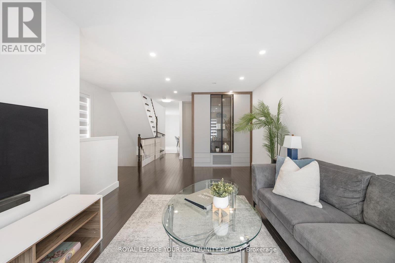 Photo 16 of 17 3020 Cedarglen Gate, Mississauga ON