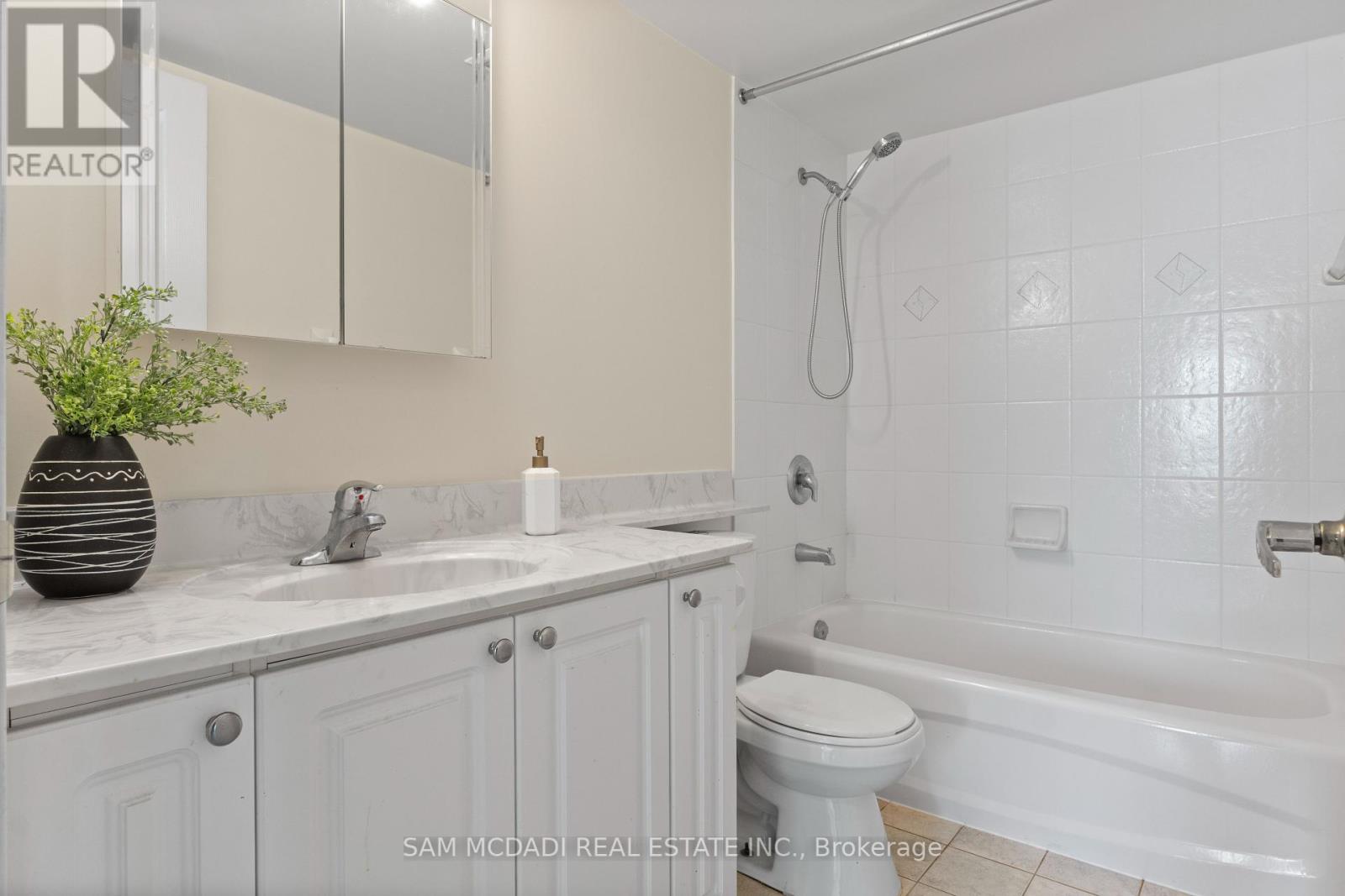 Photo 21 of 1608 4879 Kimbermount Avenue, Mississauga ON
