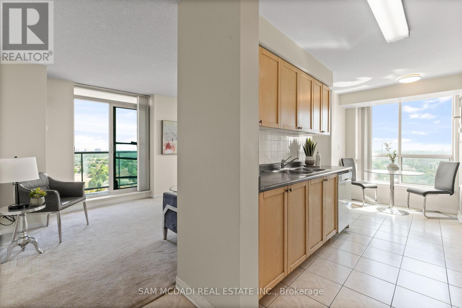 Photo 12 of 1608 4879 Kimbermount Avenue, Mississauga ON