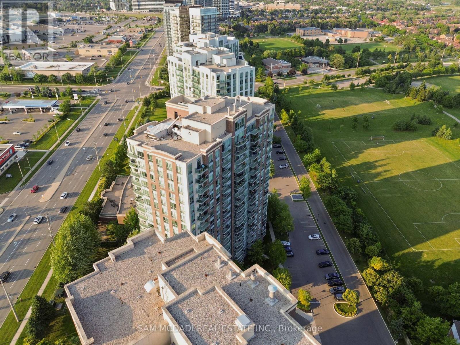 Photo 6 of 1608 4879 Kimbermount Avenue, Mississauga ON