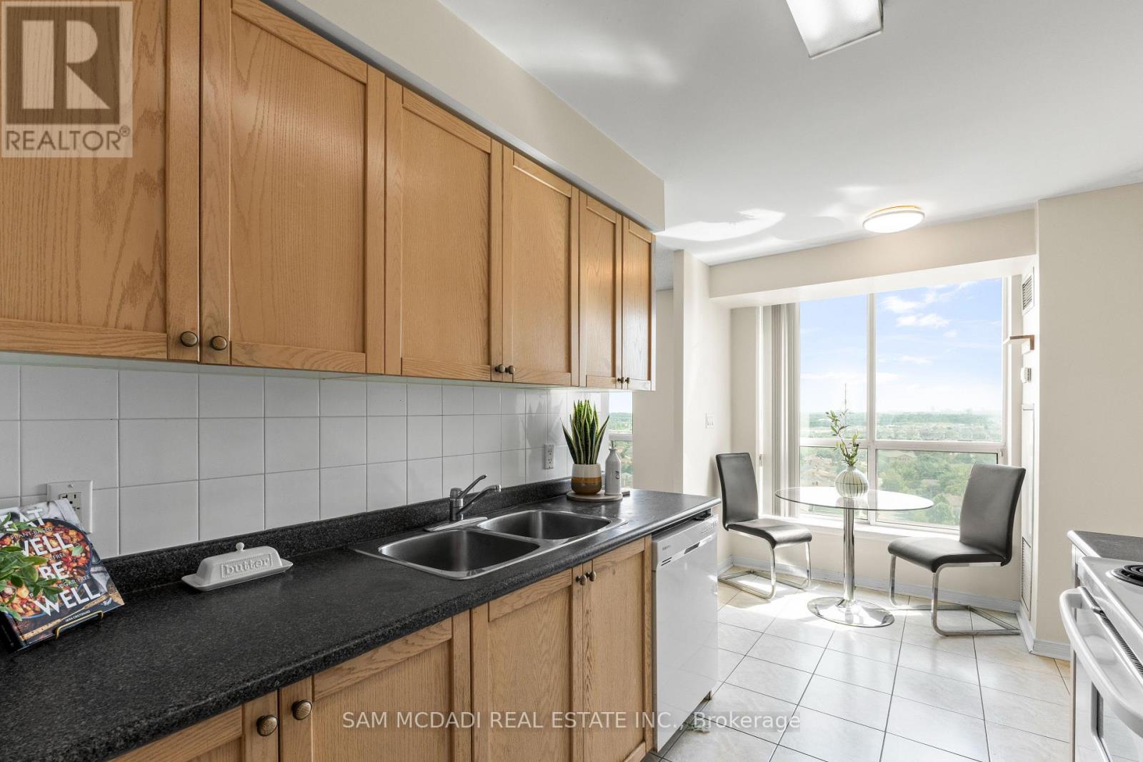 Photo 19 of 1608 4879 Kimbermount Avenue, Mississauga ON