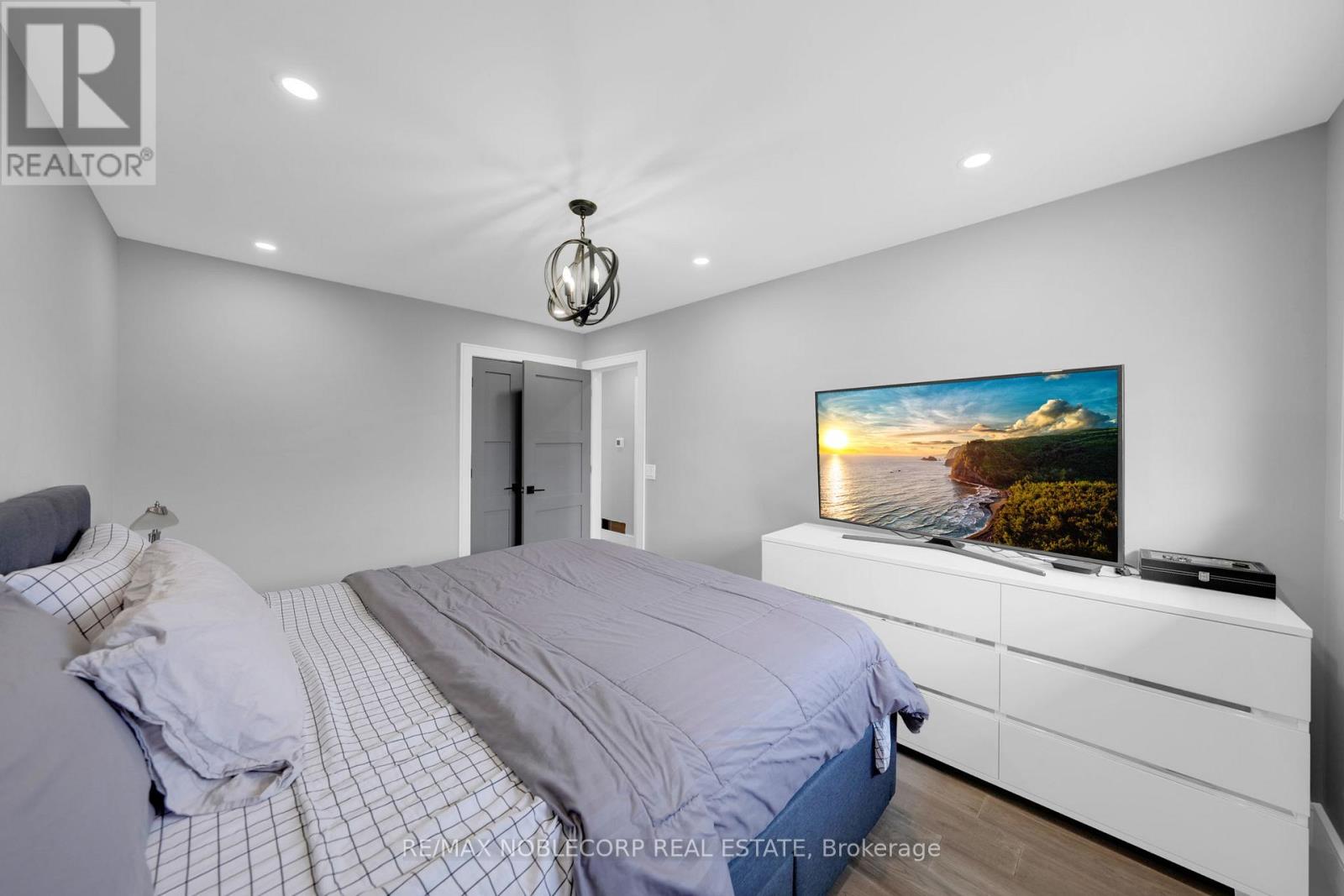 Photo 13 of 2515 Hensall Street, Mississauga ON