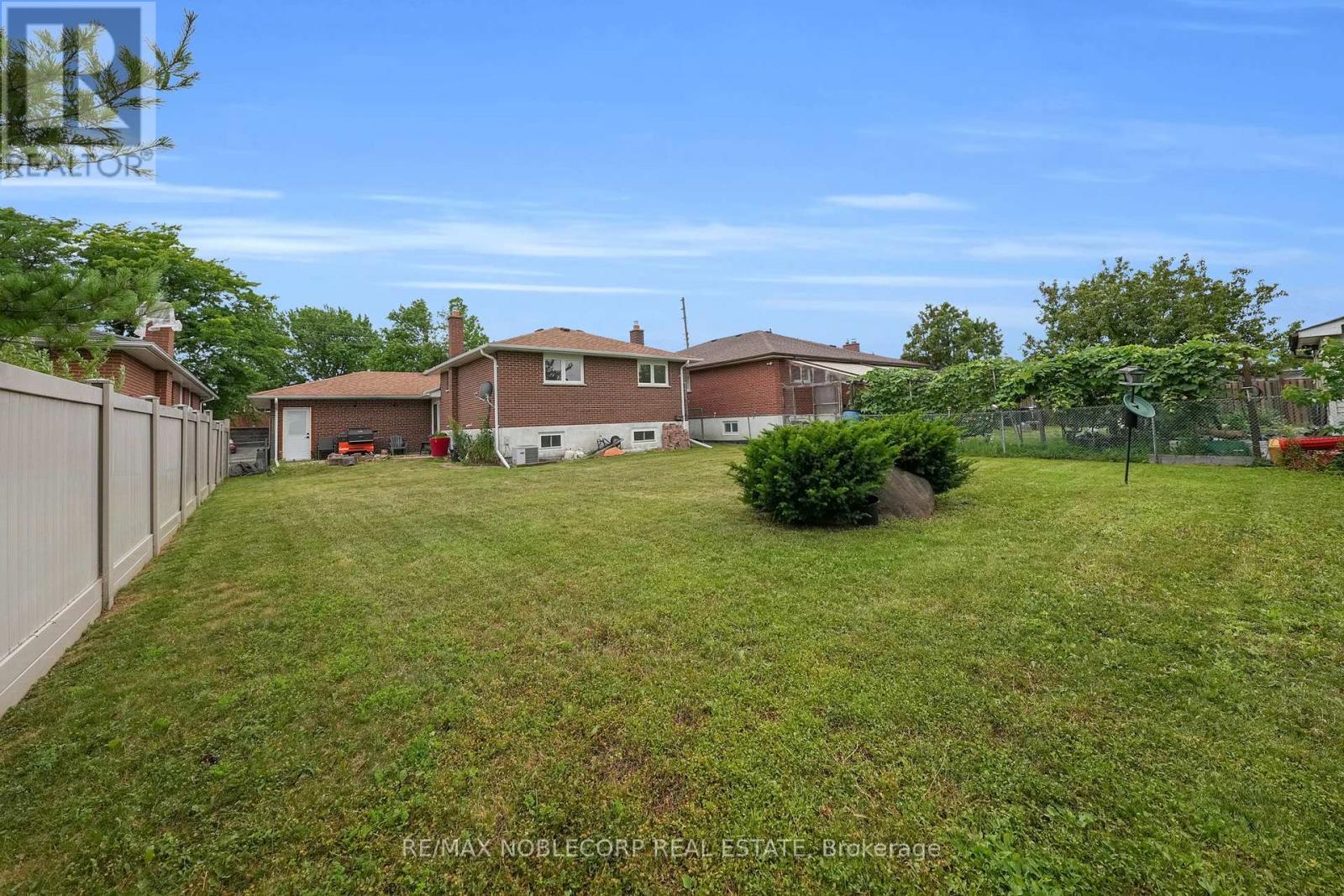 Photo 2 of 2515 Hensall Street, Mississauga ON