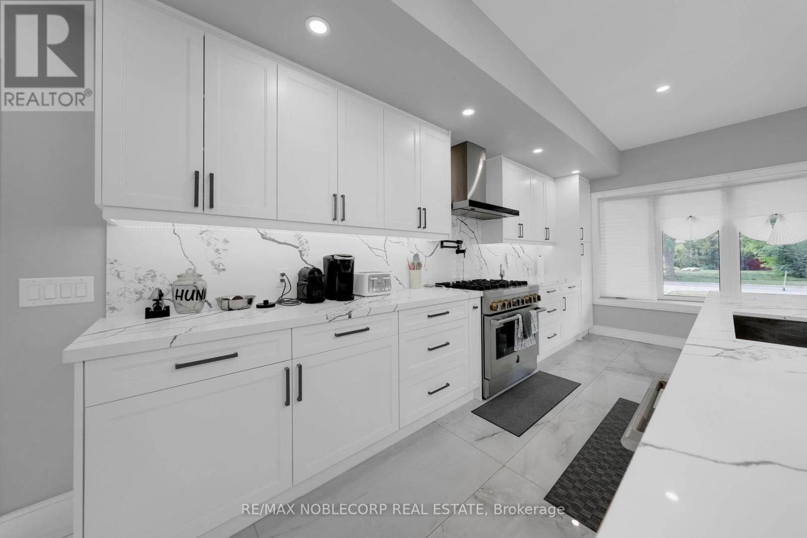 Photo 8 of 2515 Hensall Street, Mississauga ON