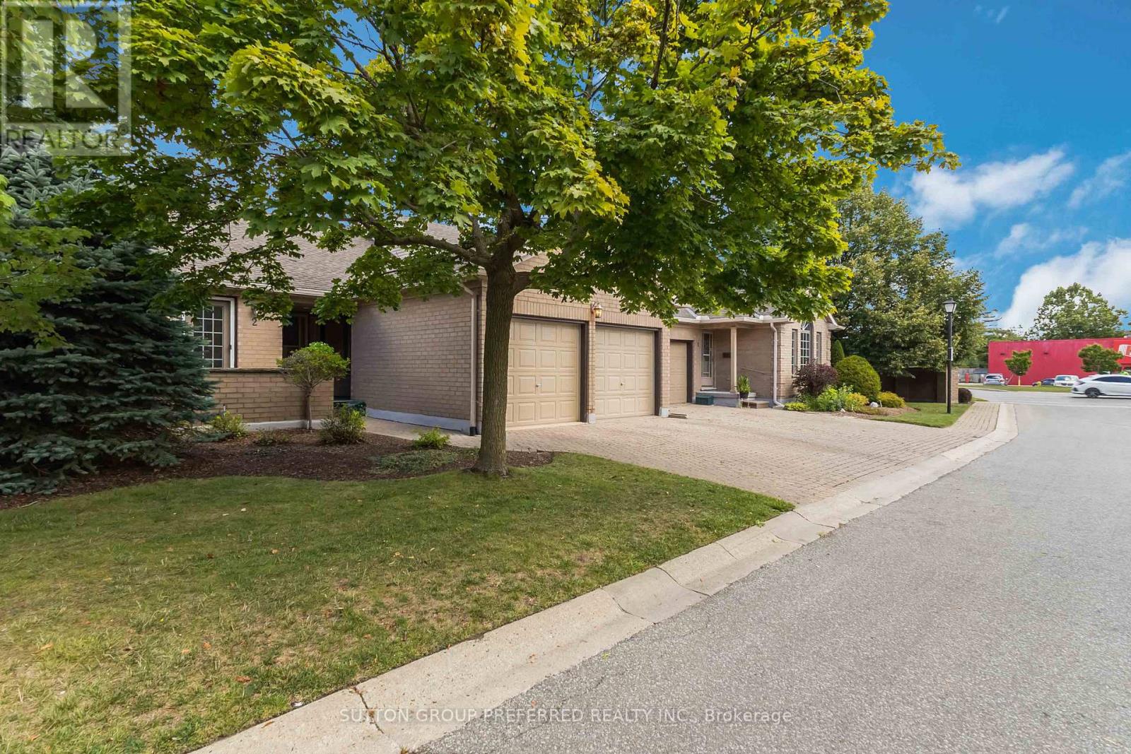 Photo 22 of 2 617 Wharncliffe Road S, London South ON