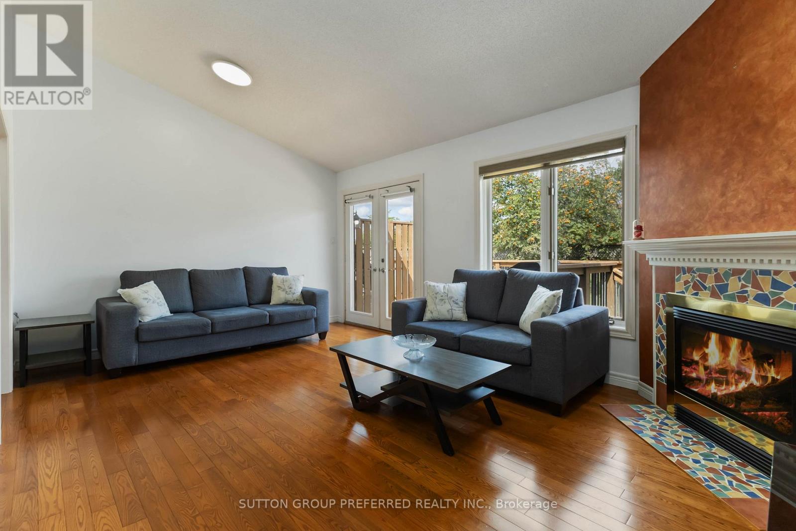 Photo 4 of 2 617 Wharncliffe Road S, London South ON